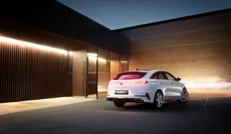 DEZENT TY Kia Proceed rear