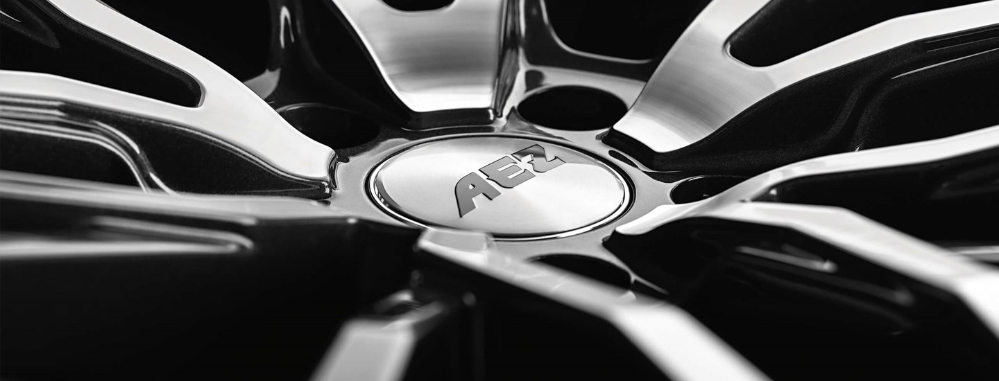 AEZ Panama dark alloy wheel cross-spoke Detail centre cap 
