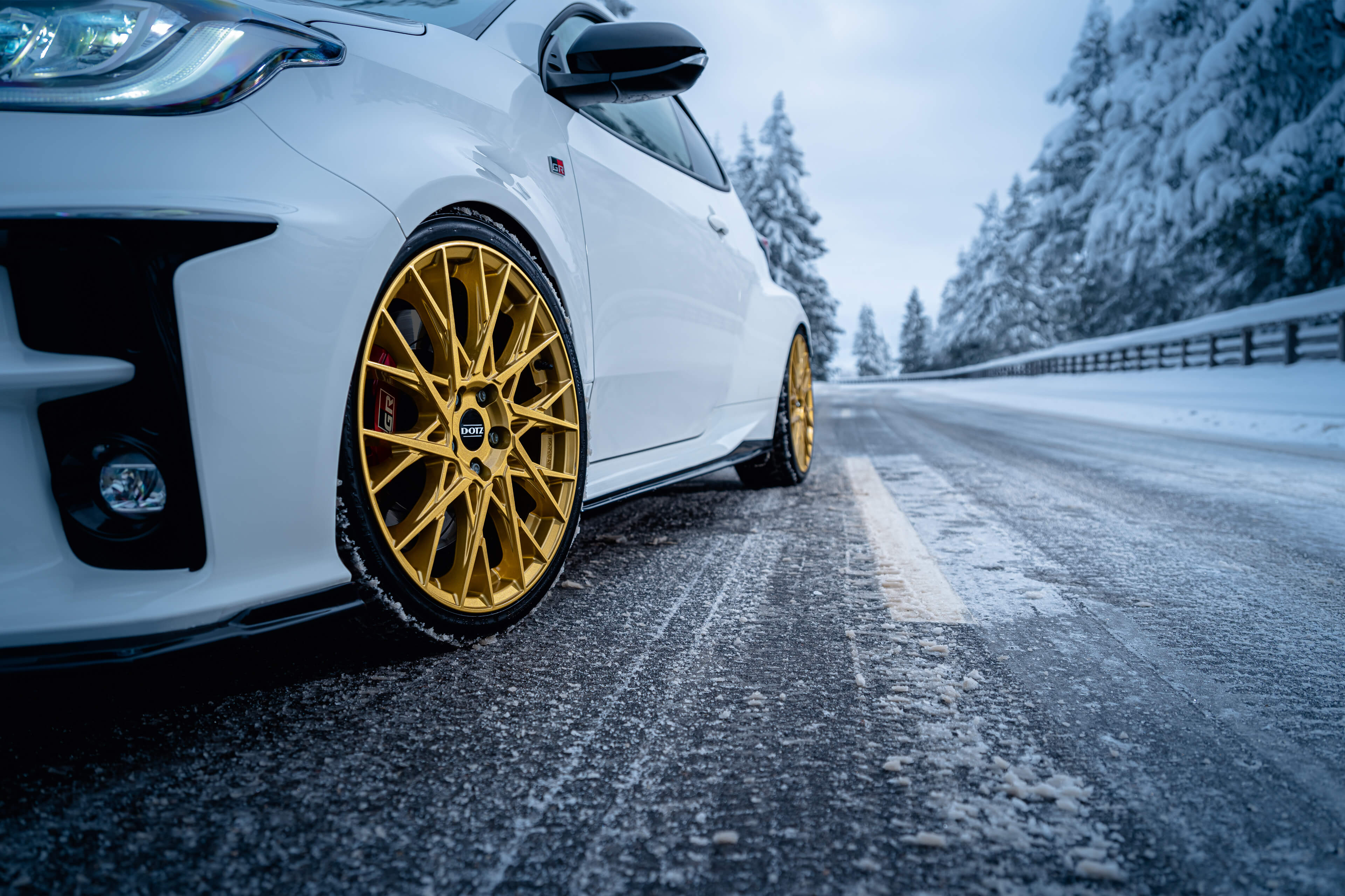 DOTZ Fuji gold Toyota Yaris GR frontal