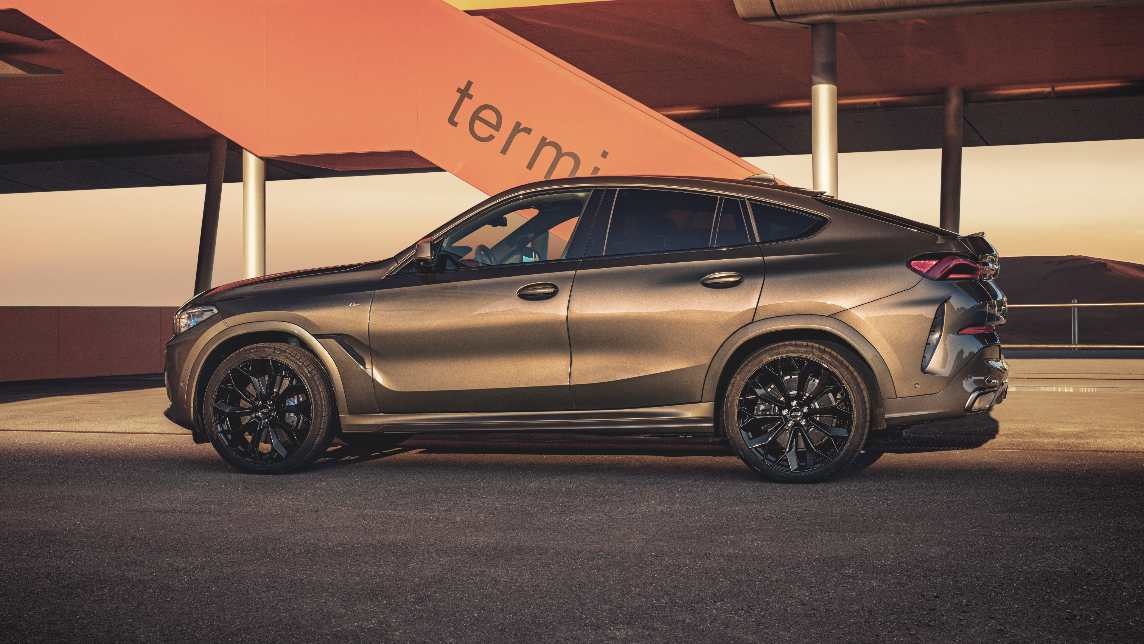 BMW X6M med AEZ Leipzig black från OCL Brorssons