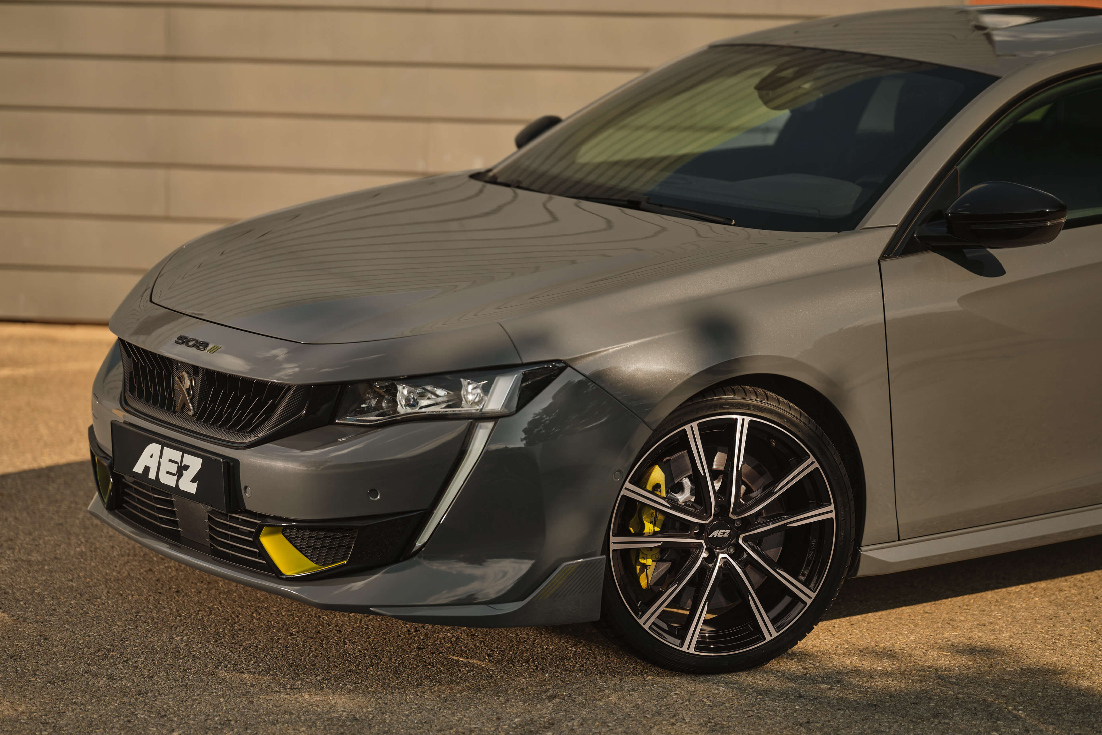 AEZ Montreal dark Peugeot 508 front