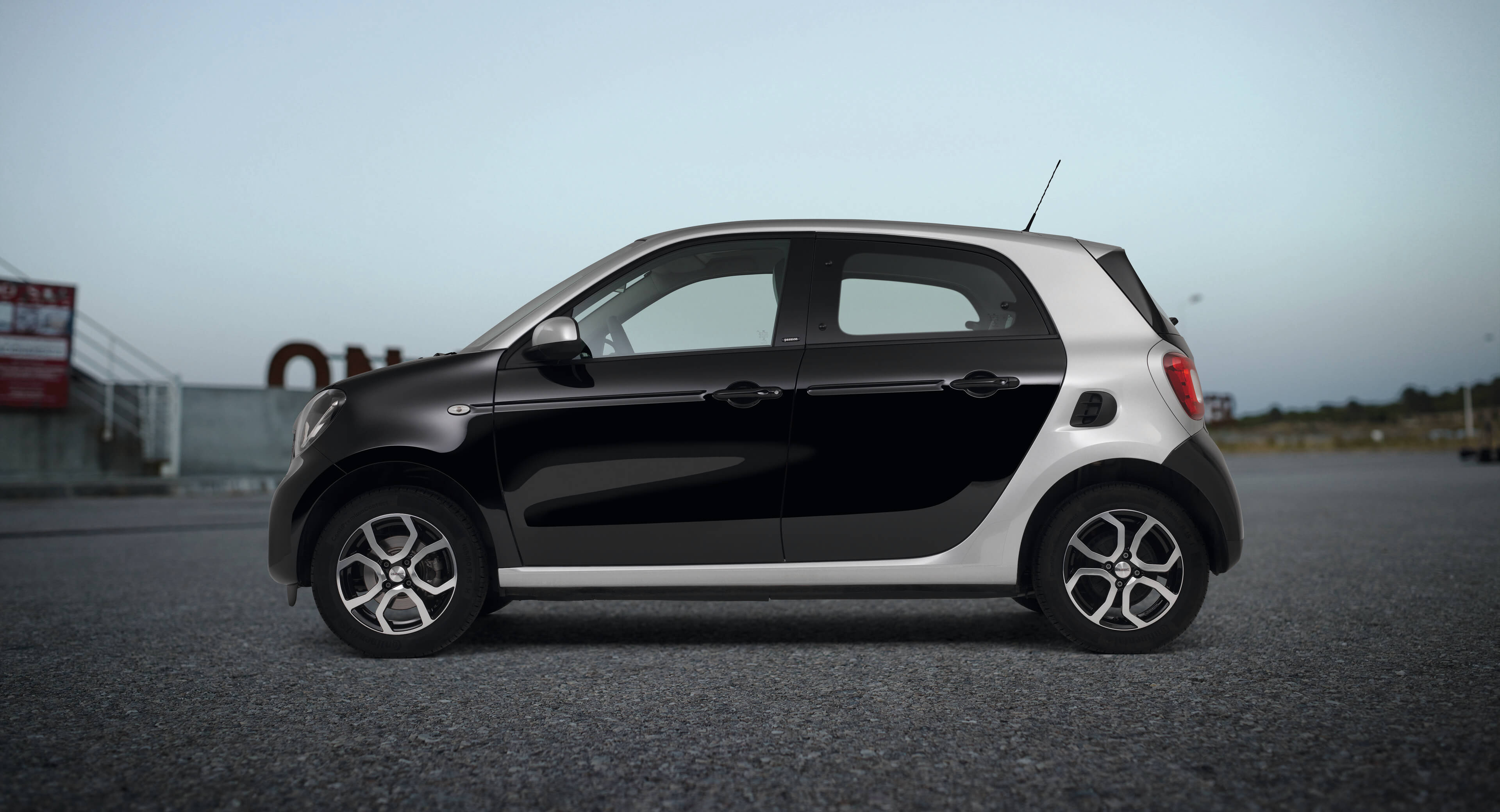 Smart fortwo and forfour DEZENT TS dark alloy wheel 5,0x15 5,5x15 inch