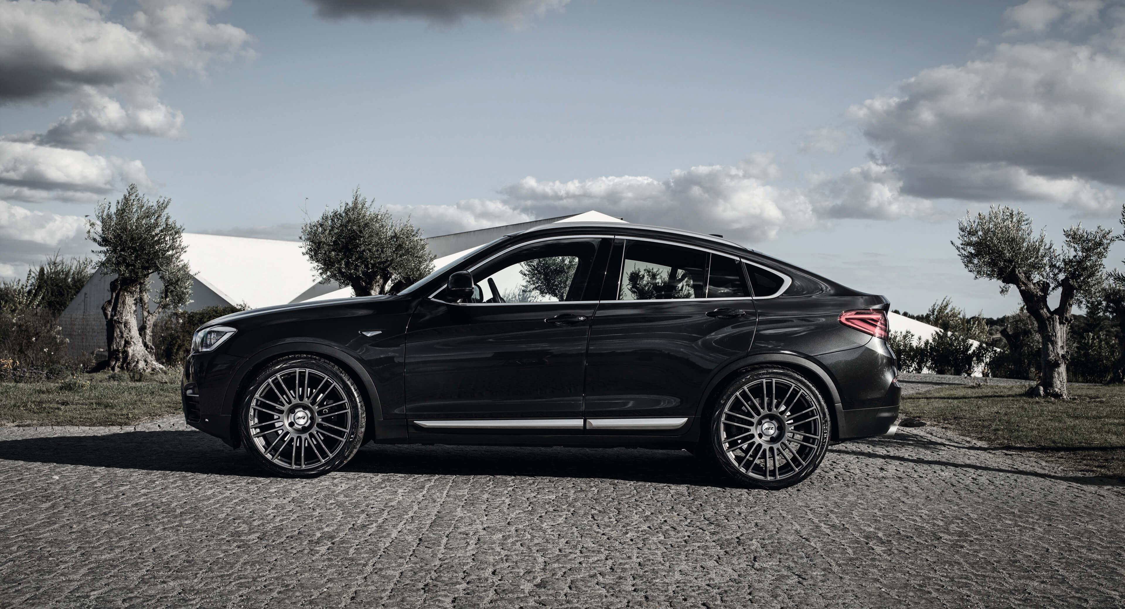 AEZ Strike graphite cross-spoke alloy wheel elegante sportive BMW X4