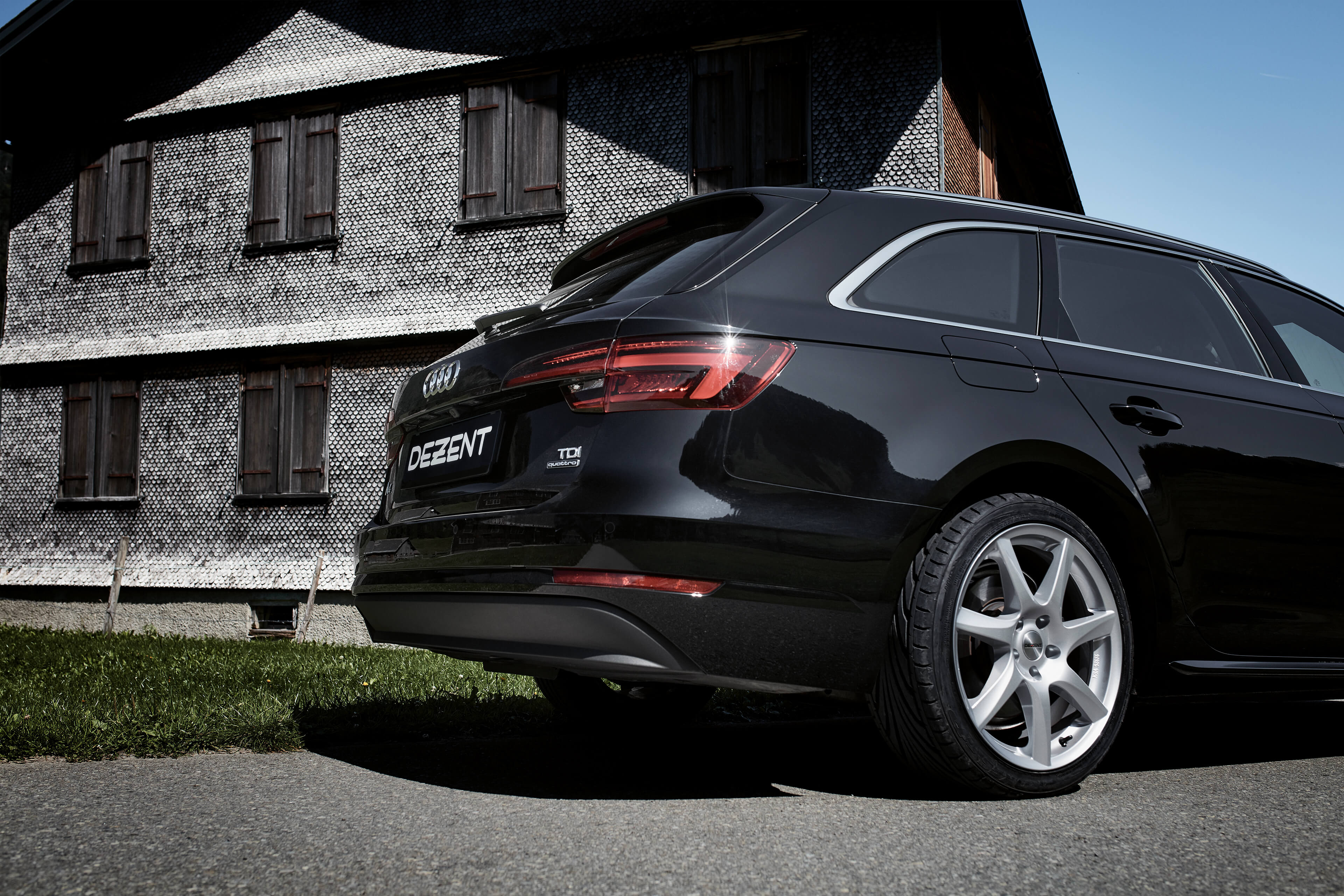 DEZENT TW silver Audi A4 rear