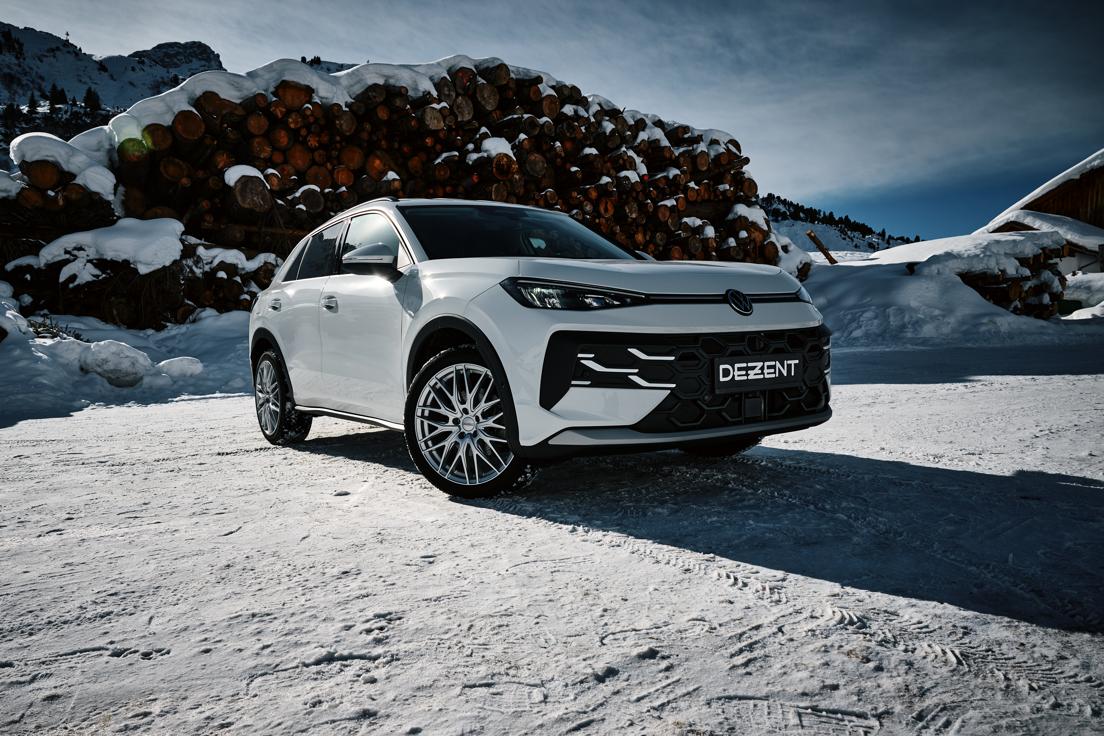 DEZENT KF Black alloy wheel on Smart #3