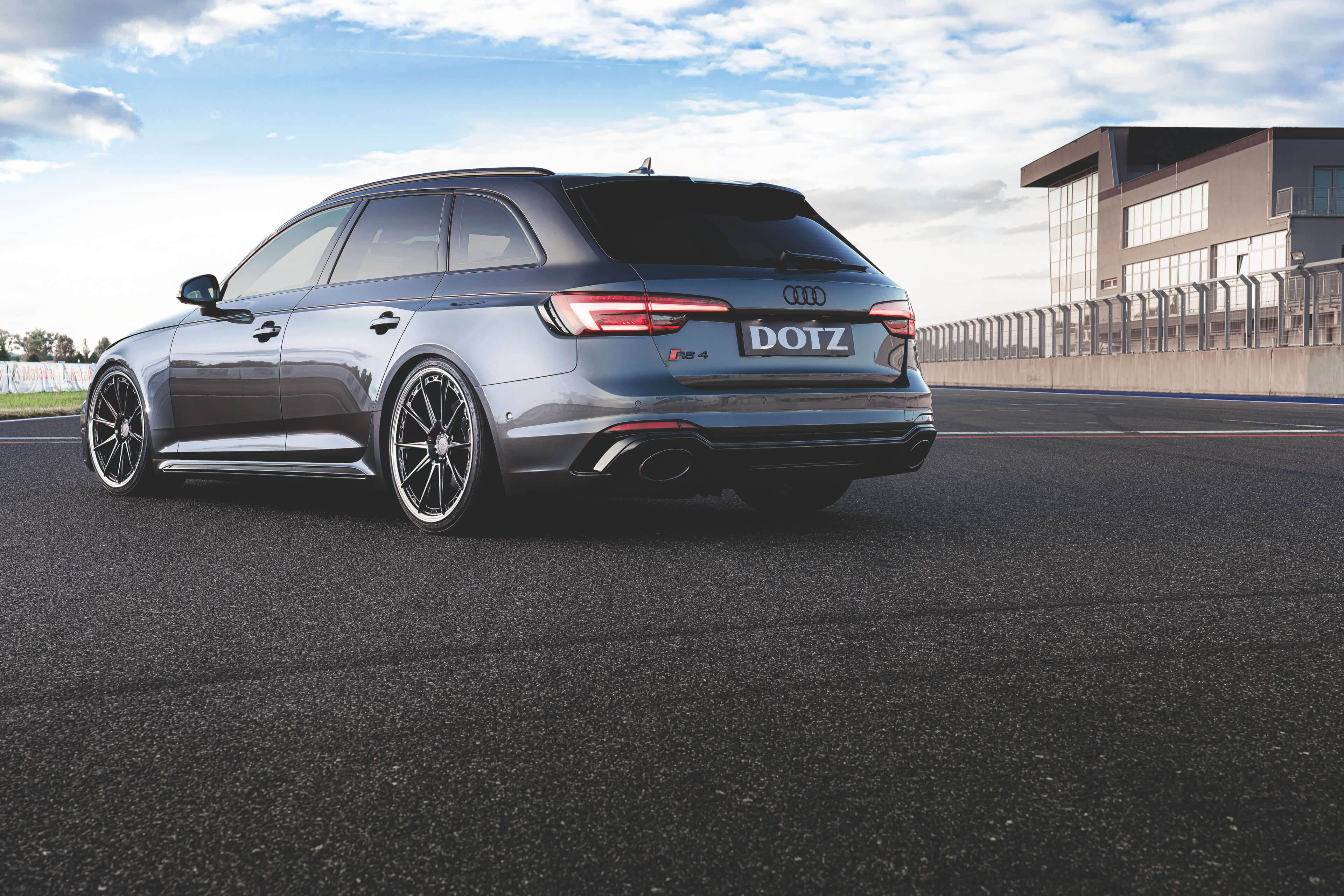 DOTZ Sonoma dark AUDI RS4 rear