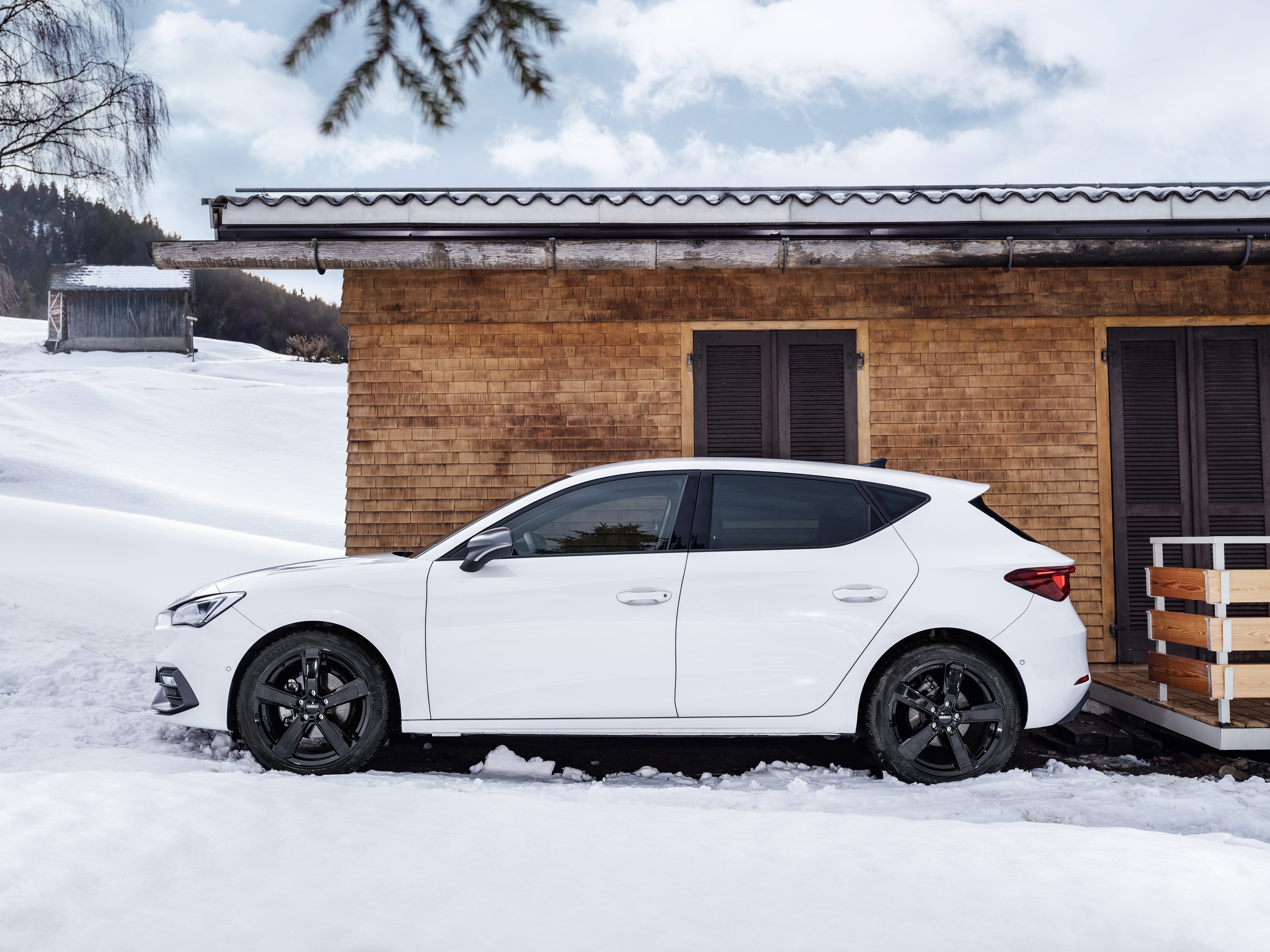 DEZENT TU Black auf Seat Leon