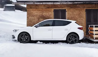 DEZENT TU Black auf Seat Leon