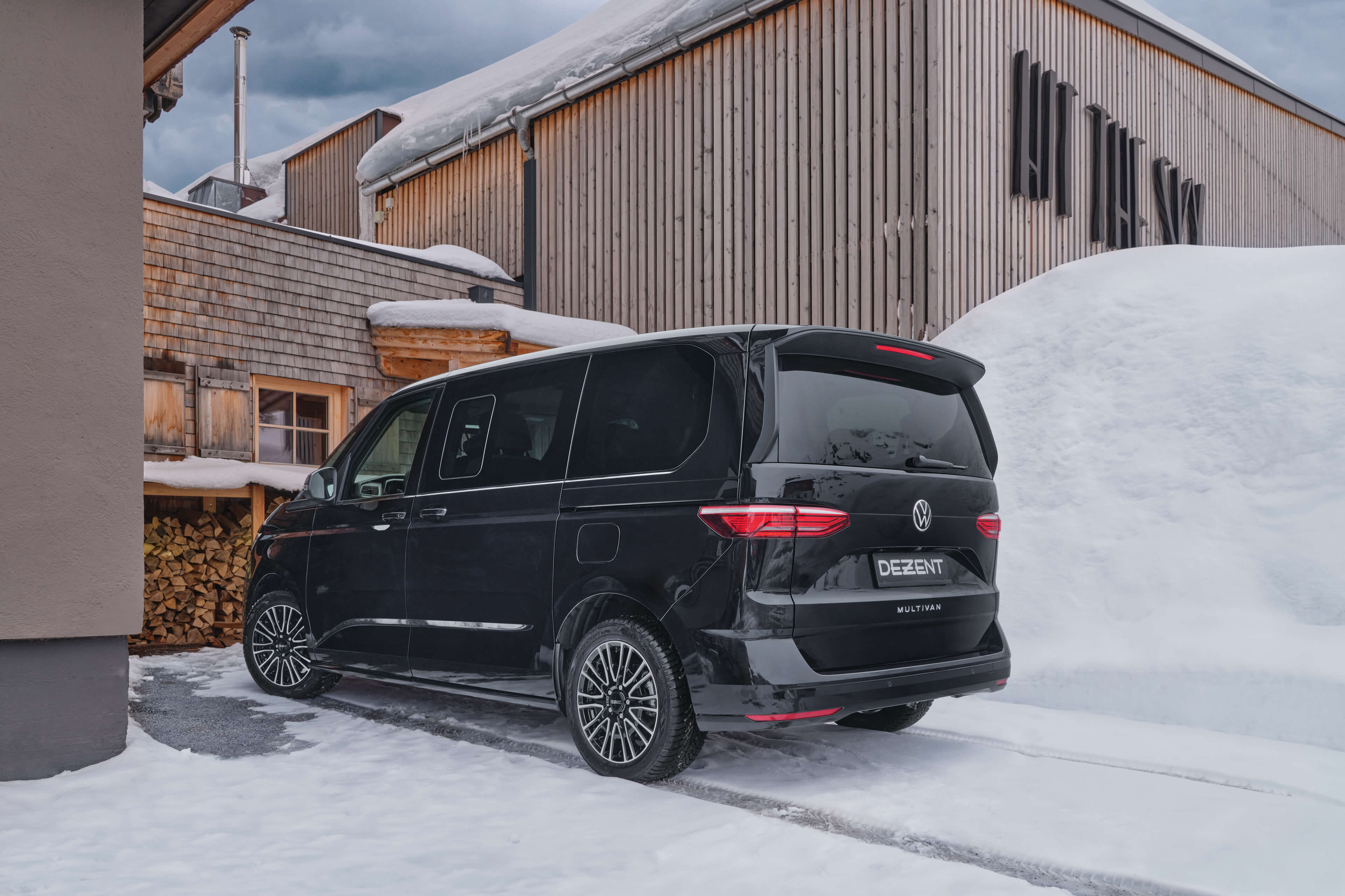 DEZENT KE dark VW T7 rear