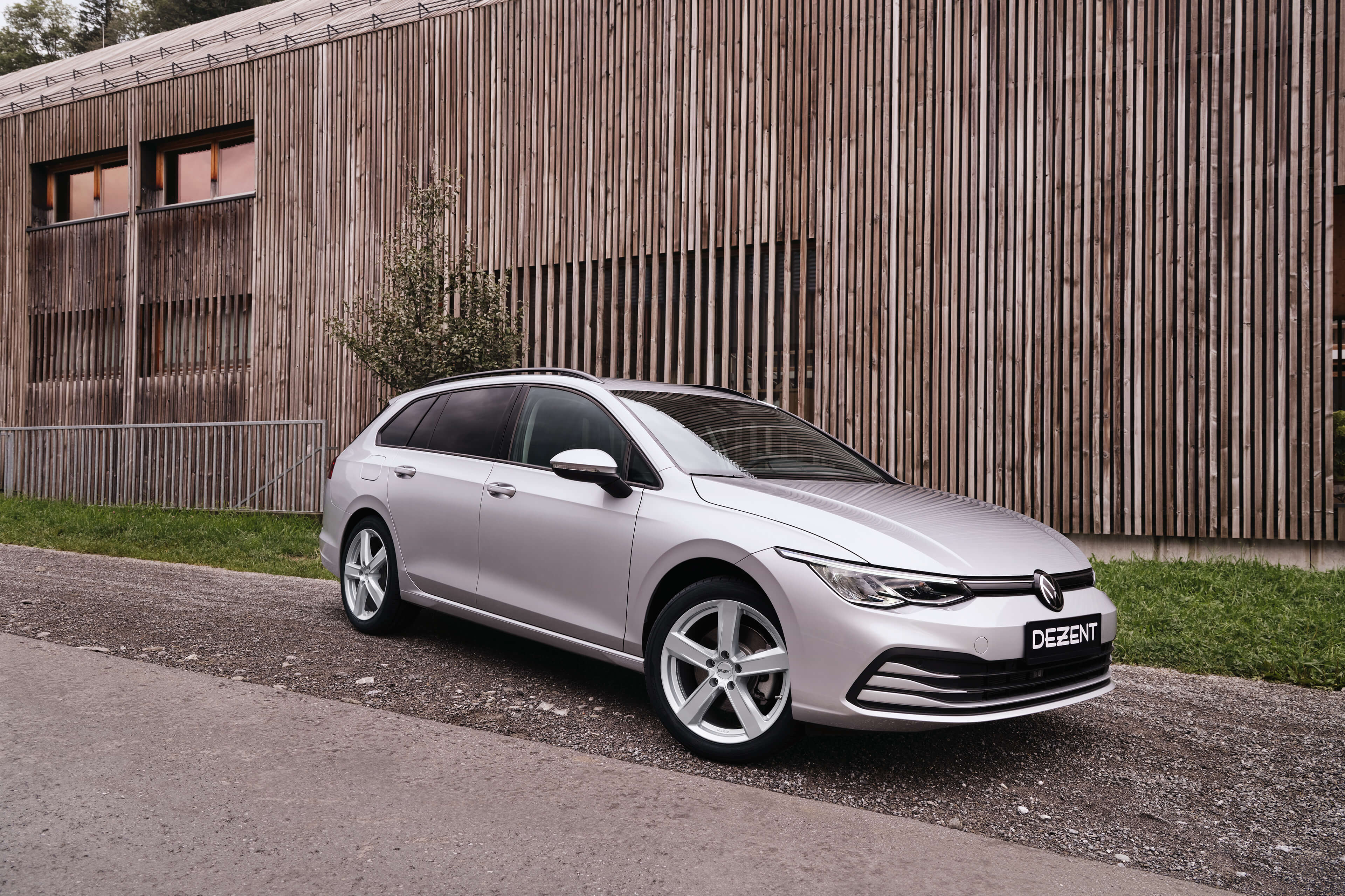 DEZENT TU silver VW Golf8 frontal