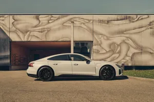 AEZ Alaska black Audi E Tron GT side summer