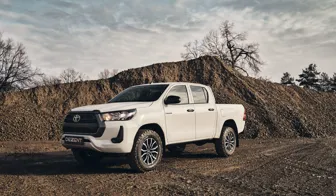 DEZENT KC dark Toyota Hilux front