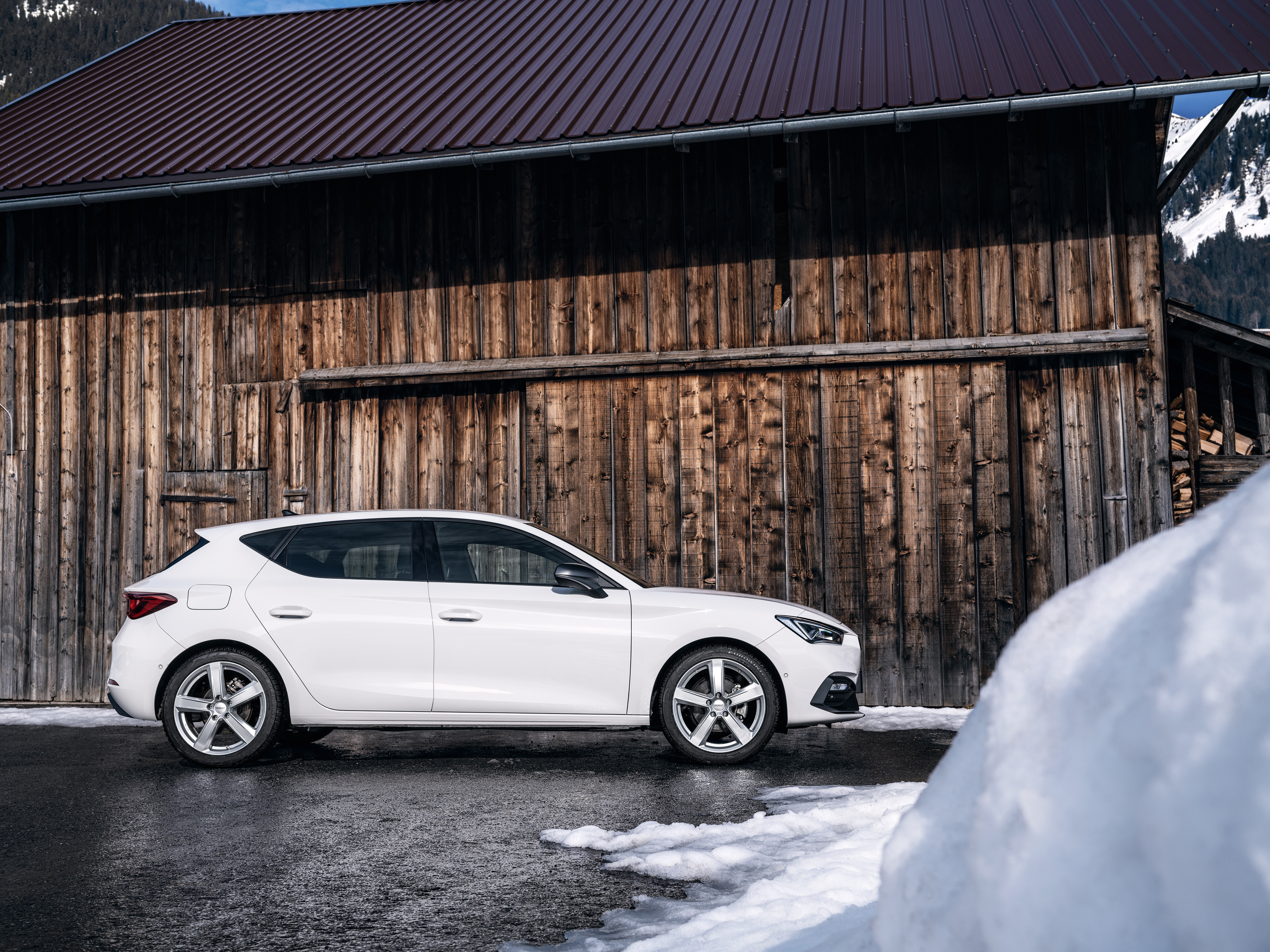 DEZENT TU Silver auf Seat Leon