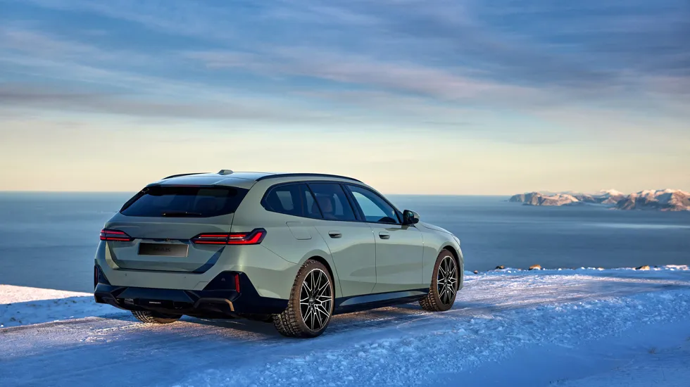 BMW I5 MAK KÖNIG BLACK MIRROR (3)