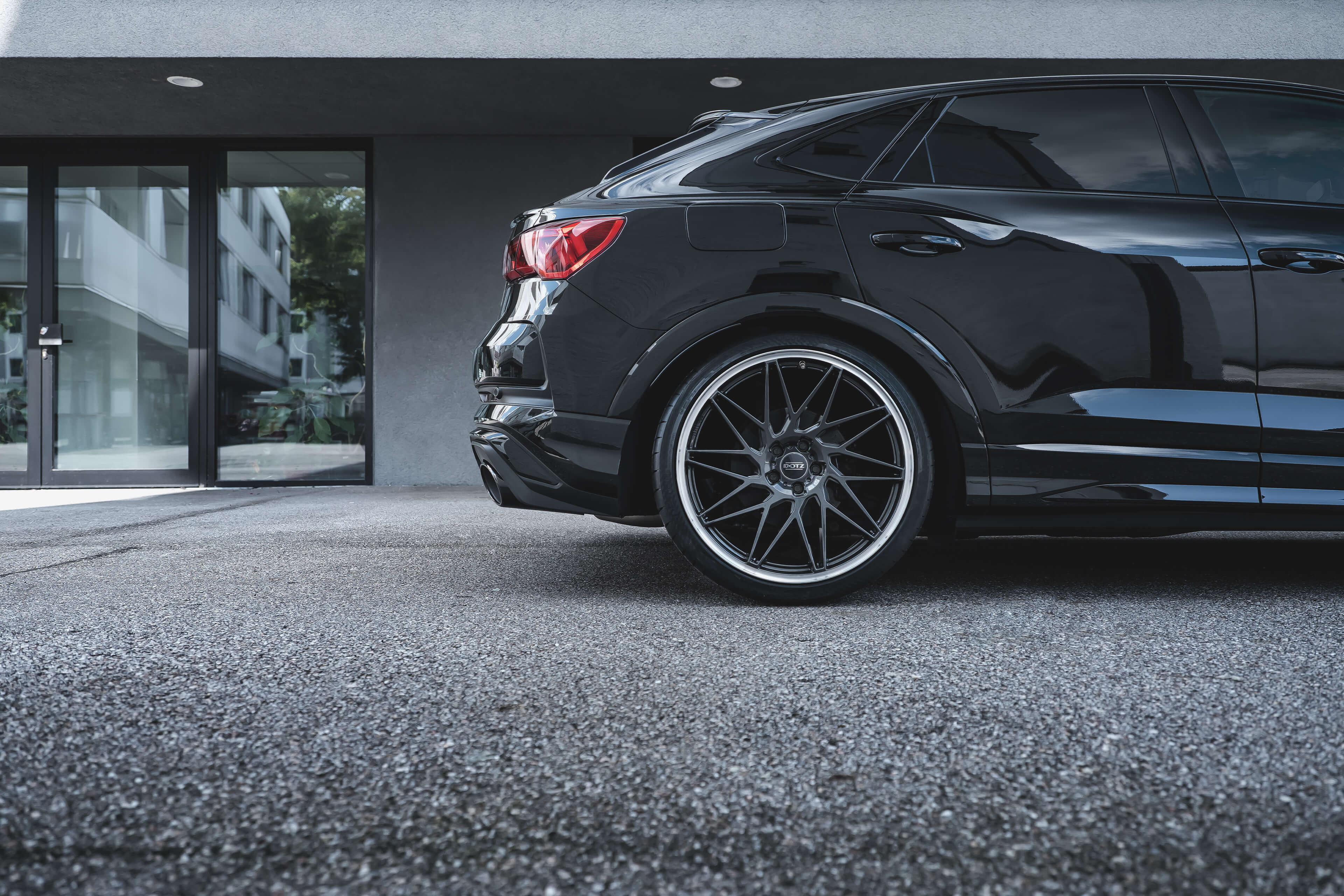 DOTZ Tanaka dark Audi RSQ3 side