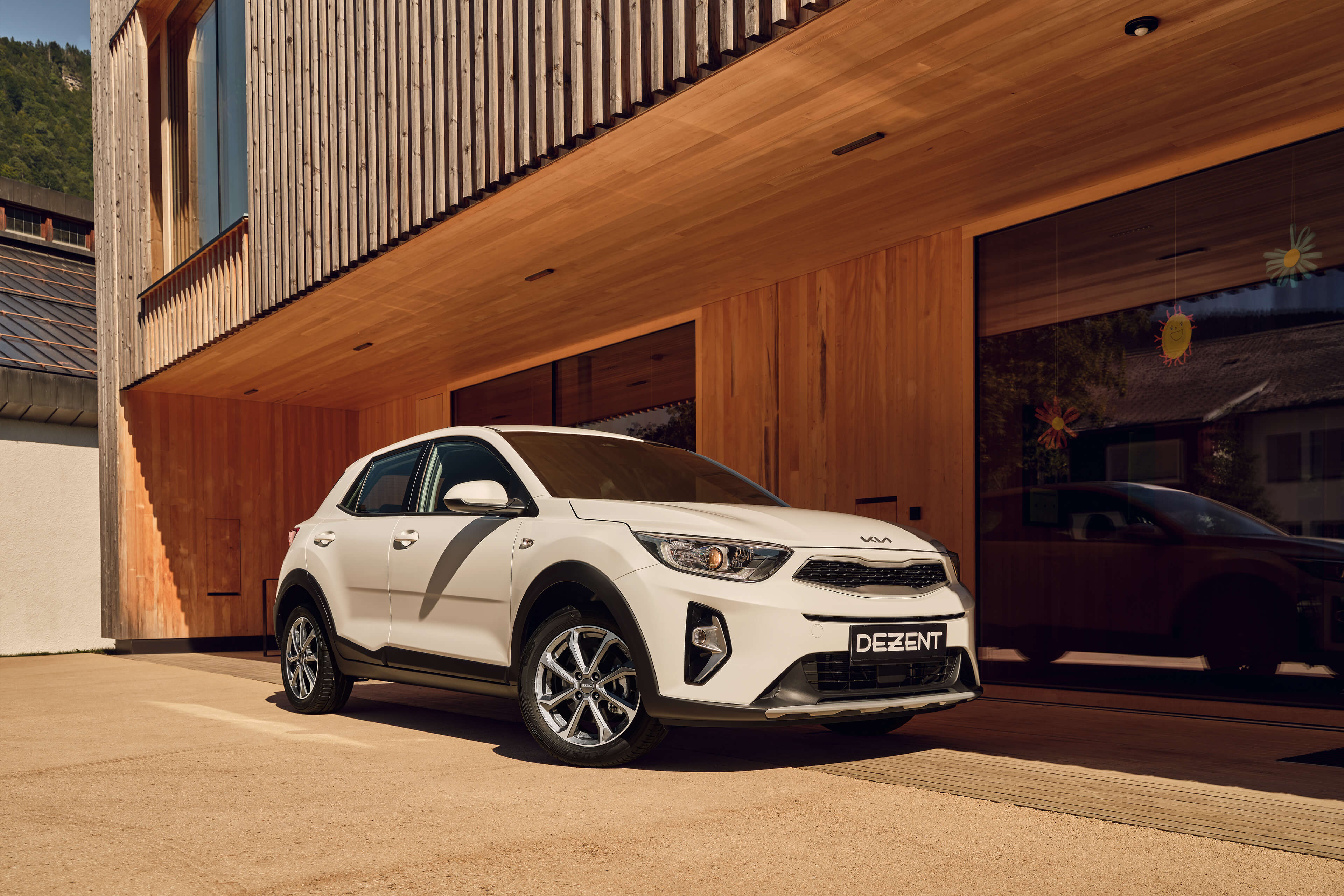 DEZENT KT dark Kia Stonic Front