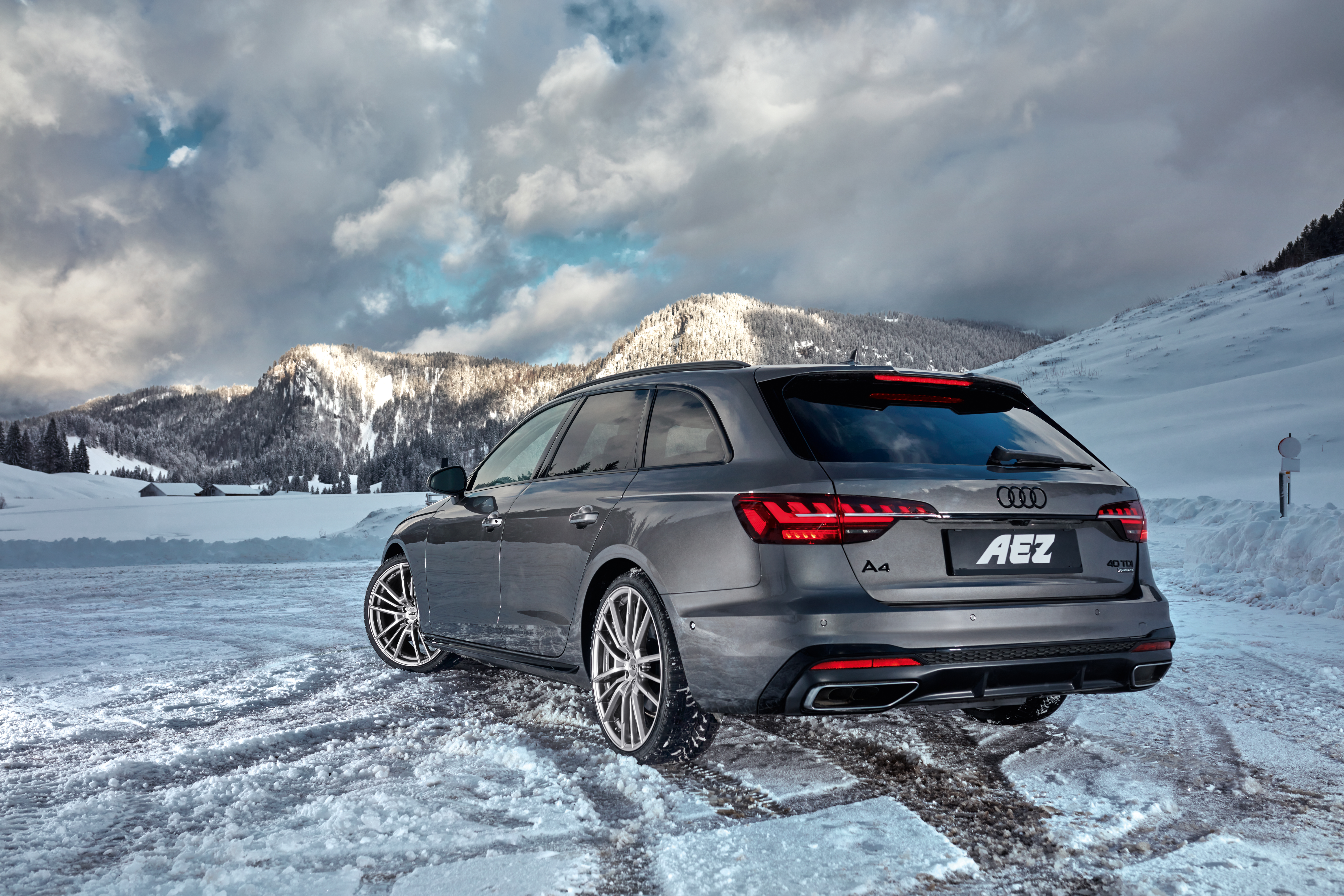 Audi A4 med AEZ Kaiman high gloss audifälgar för vinterbruk från OCL Brorssons fälgspecialisten