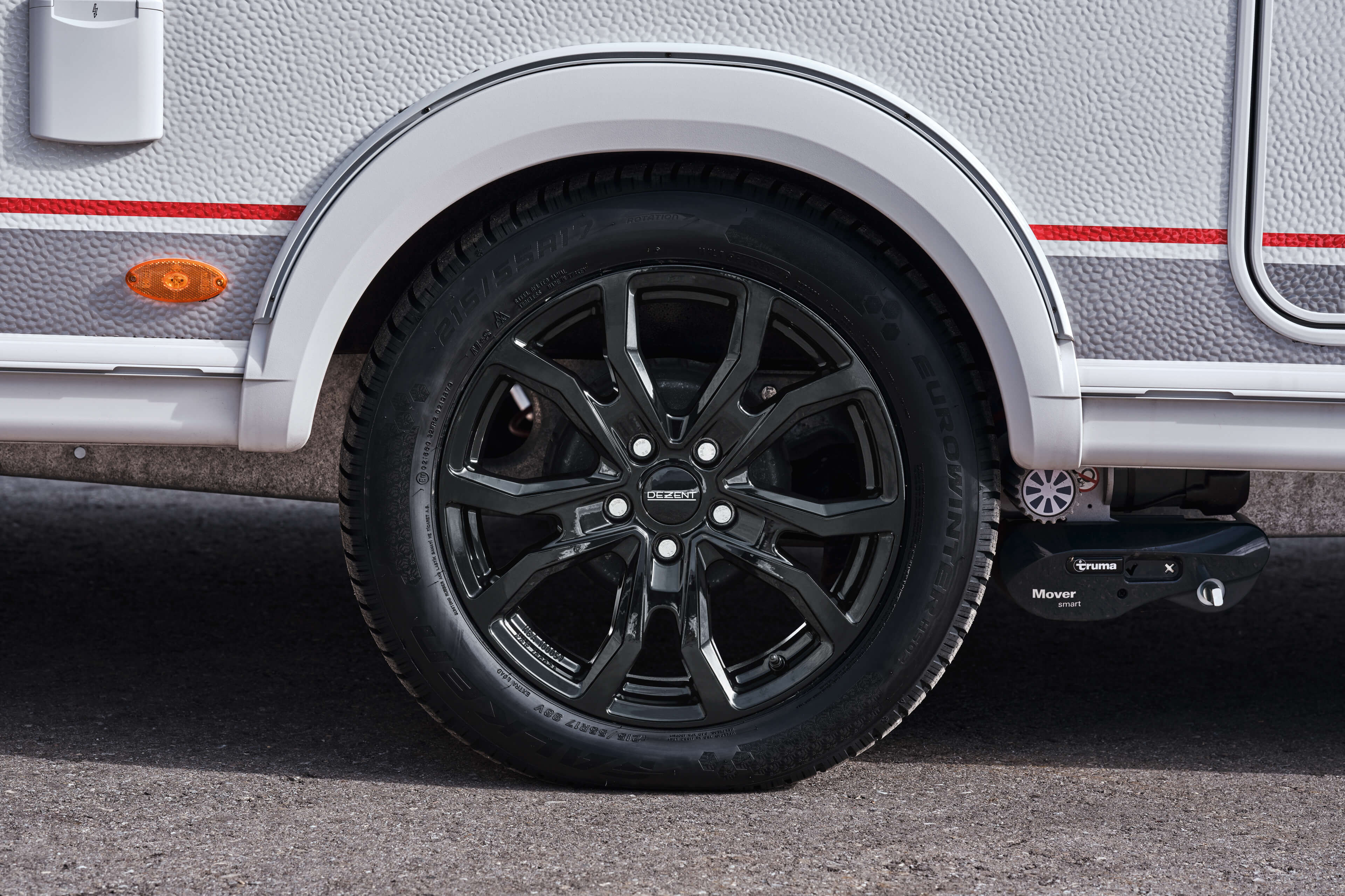 DEZENT TV-Trailer black Caravan detail