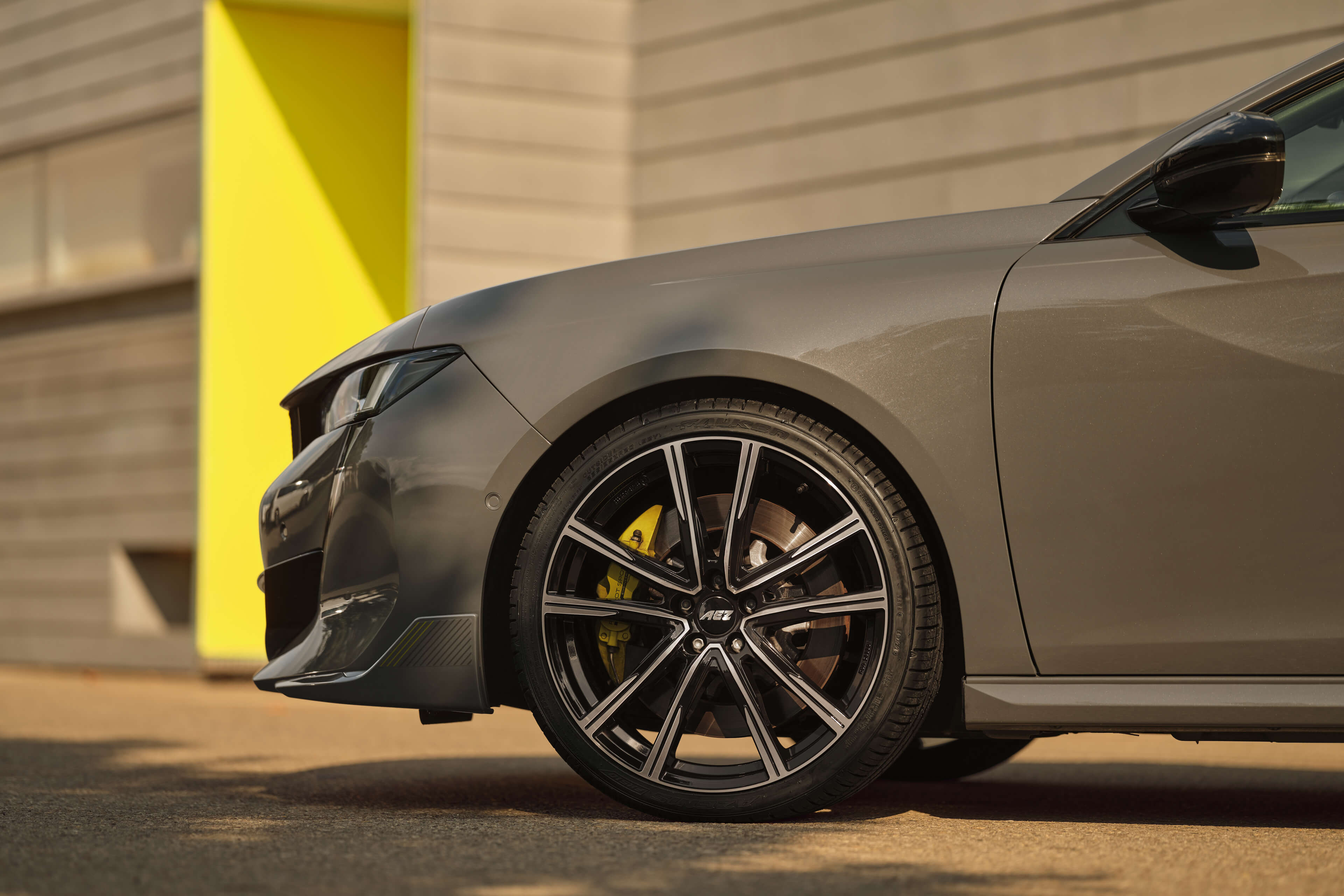 AEZ Montreal dark Peugeot 508 side