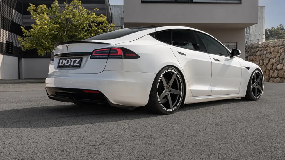 DOTZ Marinabay Dark Tesla Model S Plaid Imagepic03