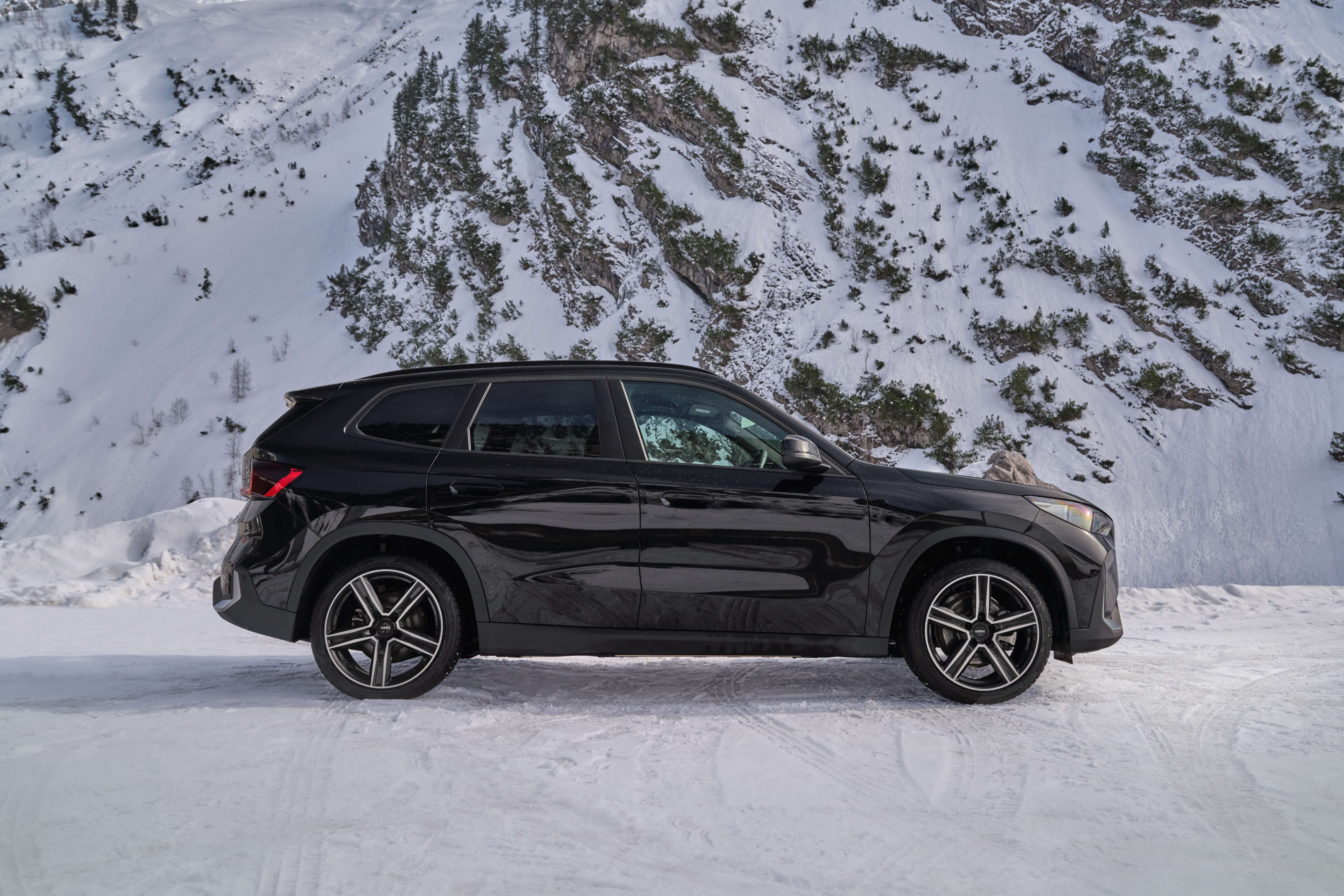 DEZENT KG Dark BMW X5 Seite