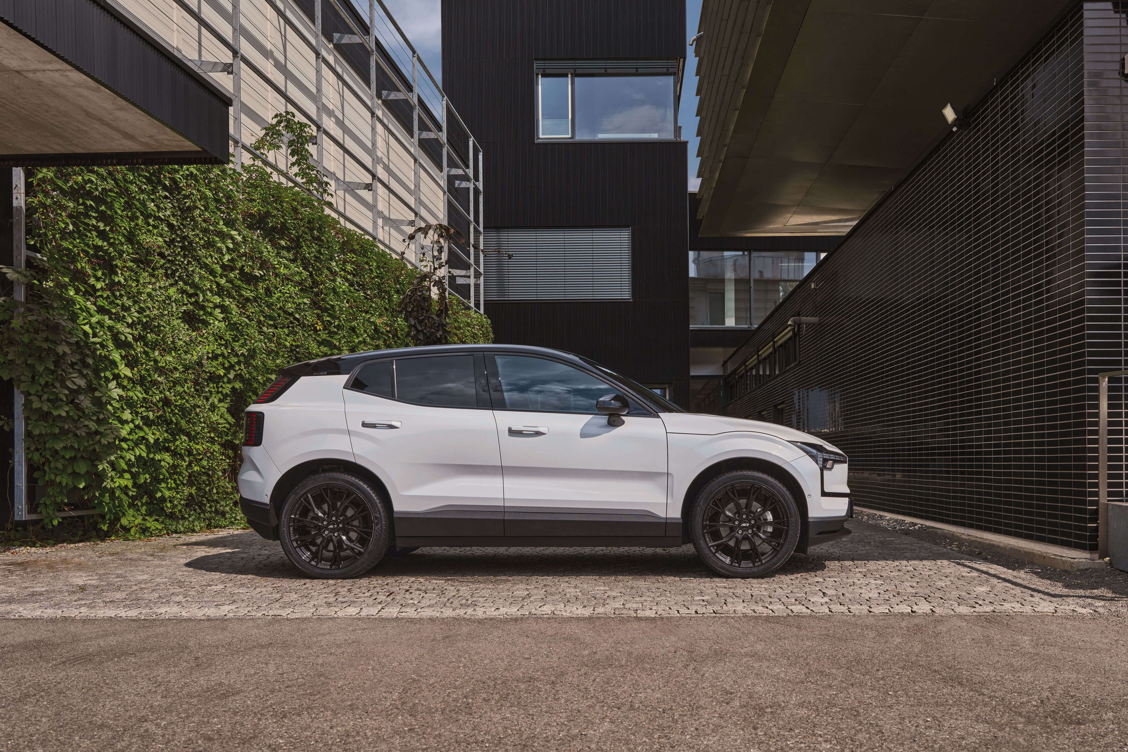 AEZ Toronto black Volvo EX30 side