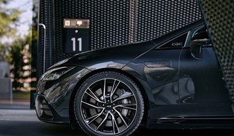 Aezbildhavanna Dark Mercedes EQE AMG Imagepic05
