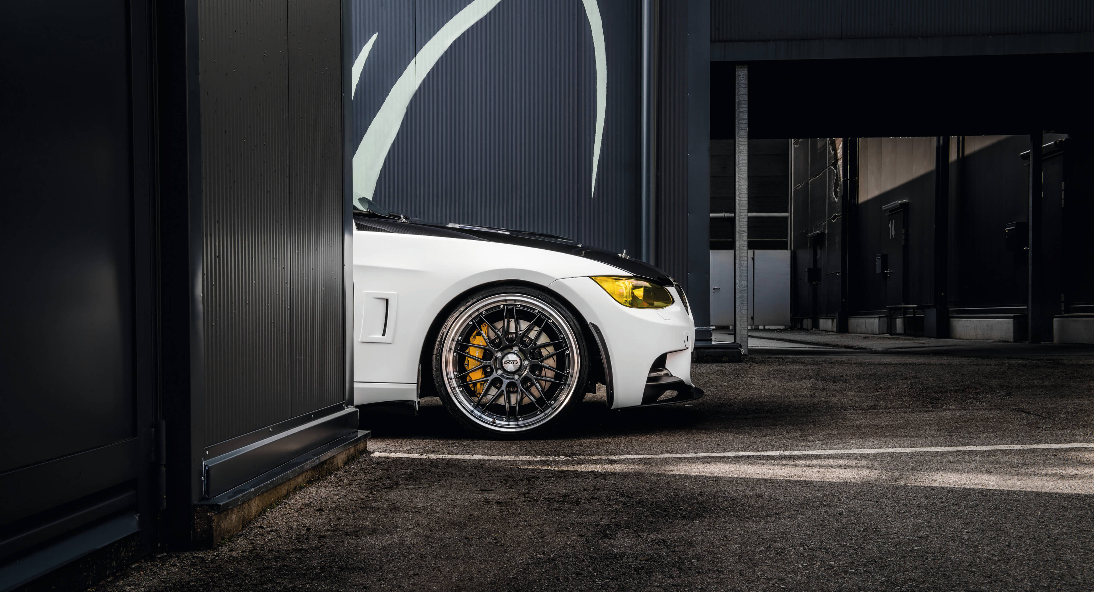 DOTZ Revvo dark BMW 3 series coupe side