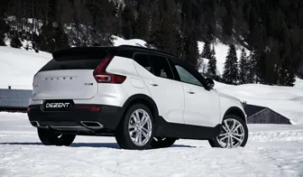DEZENT TA silver Volvo XC40 Heck