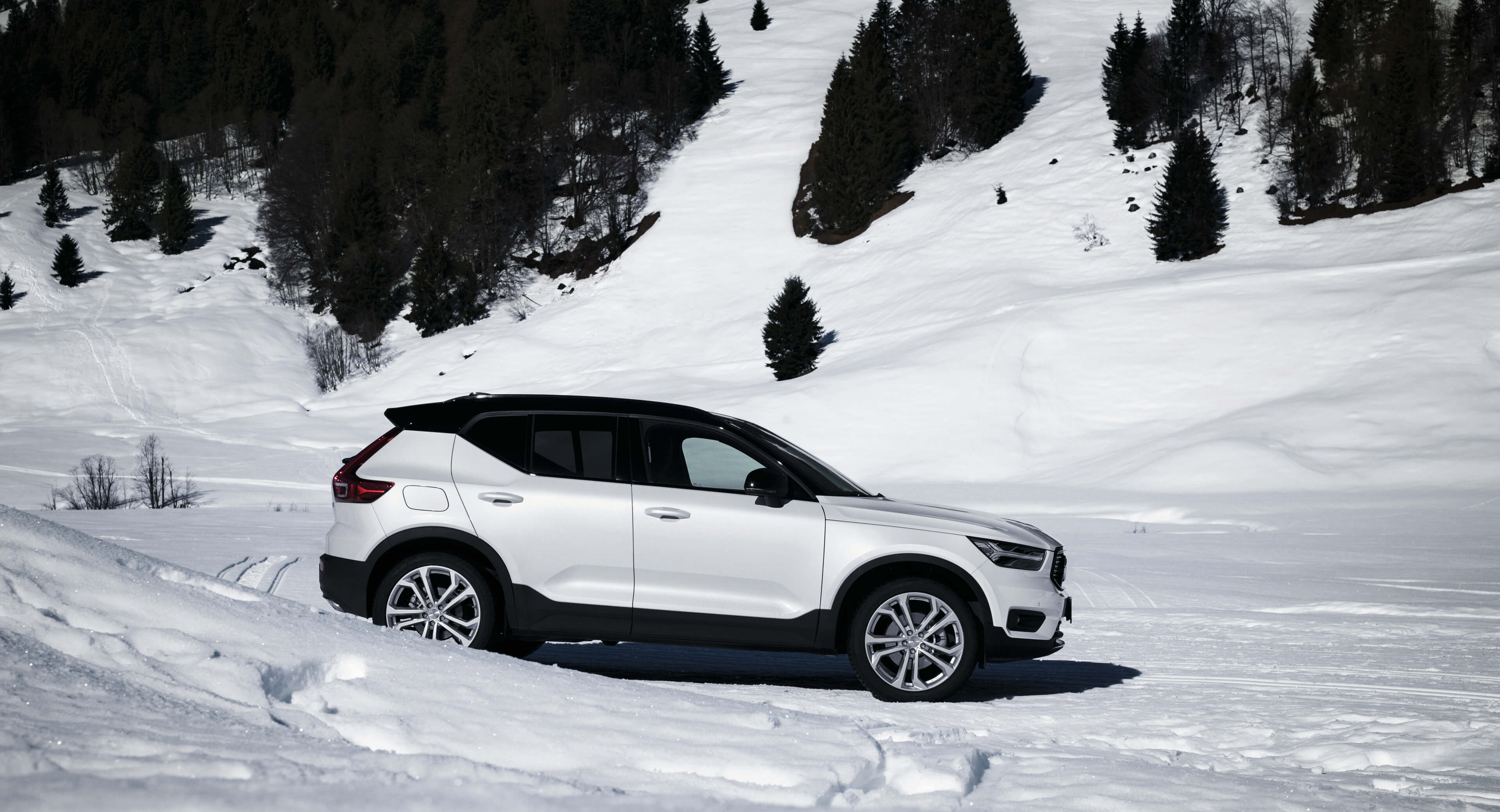 DEZENT TA silver Volvo XC40 Seite