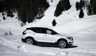 DEZENT TA silver Volvo XC40 Seite