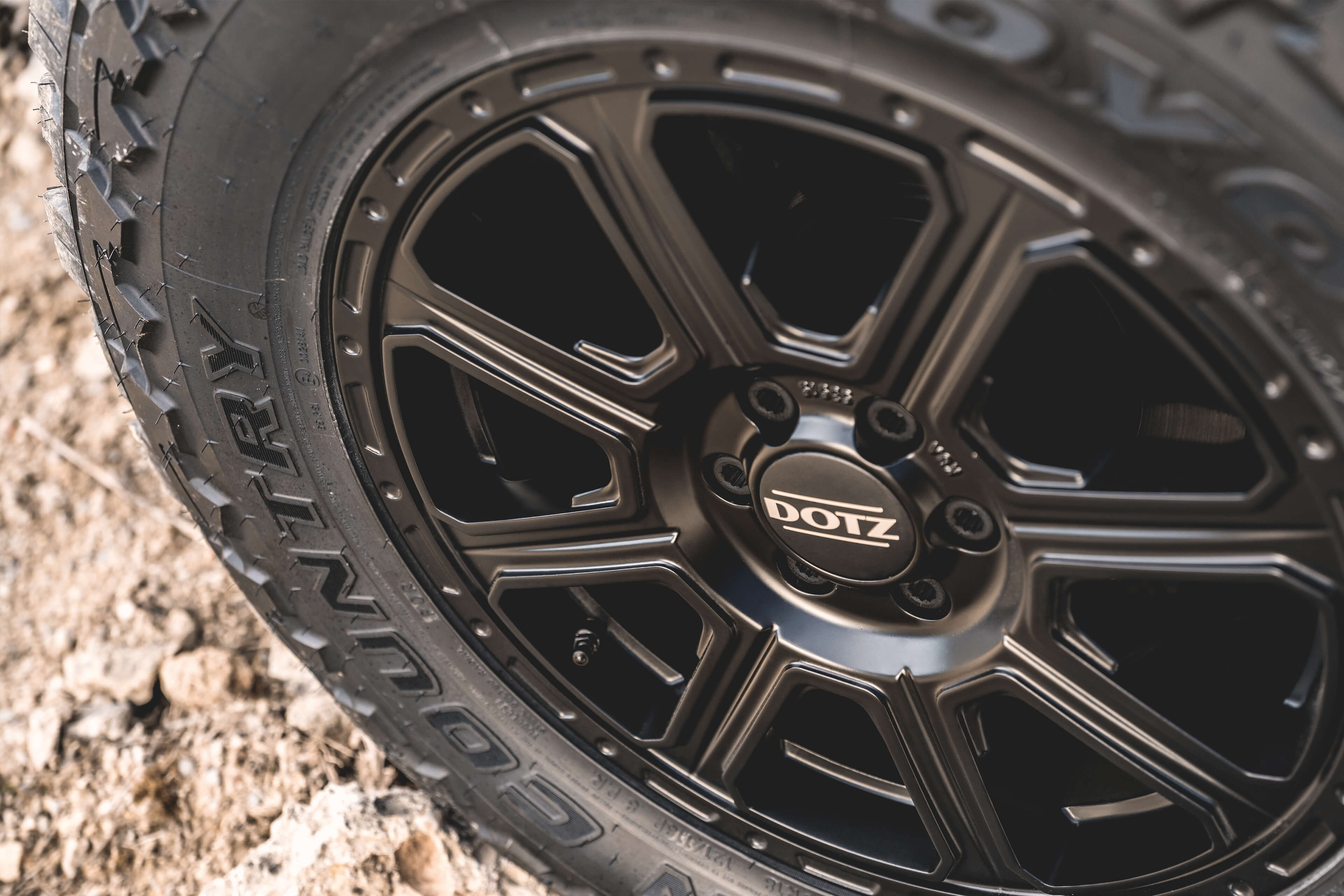 DOTZ 4x4 Kalahari black 