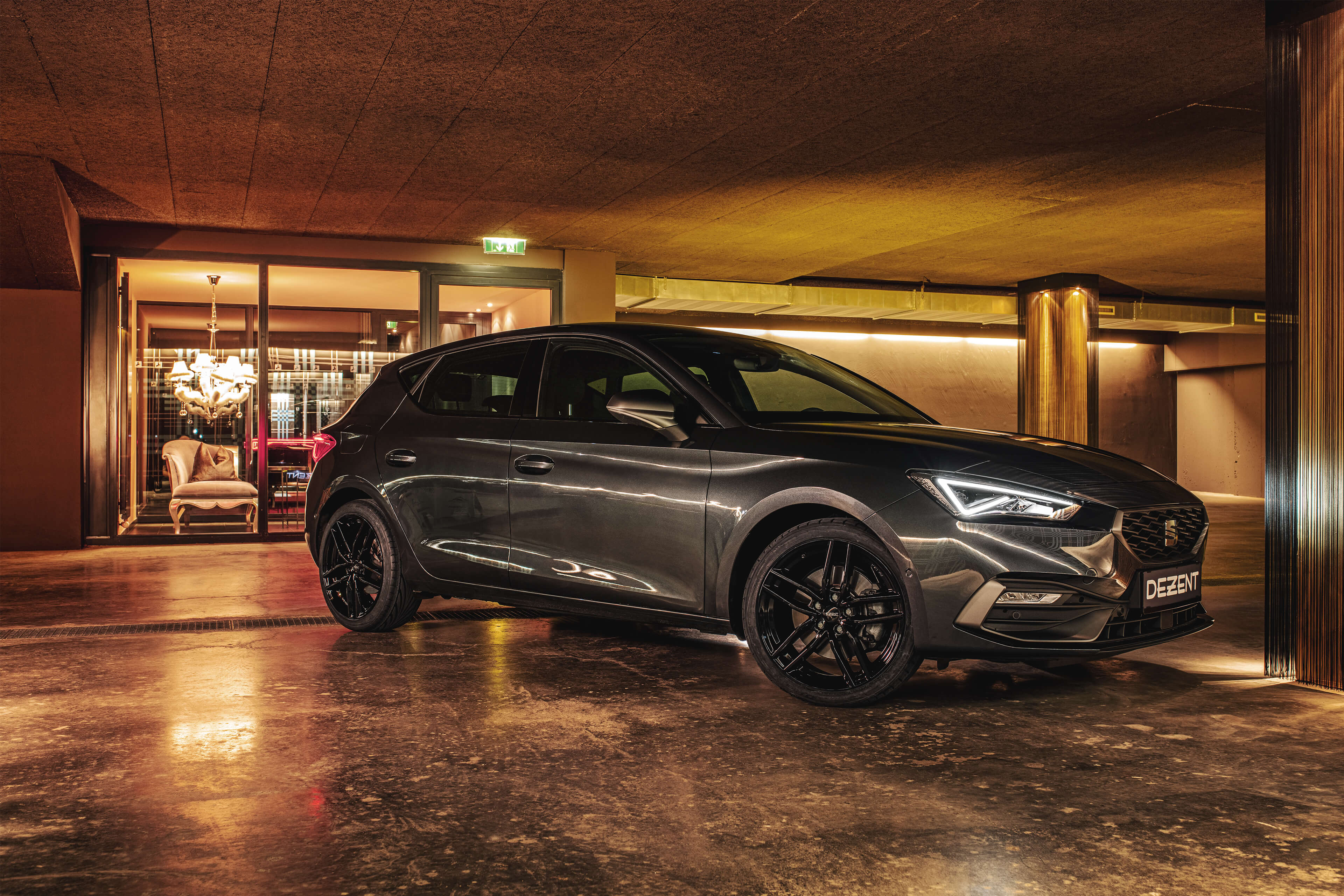 DEZENT TR black Seat Leon Seite