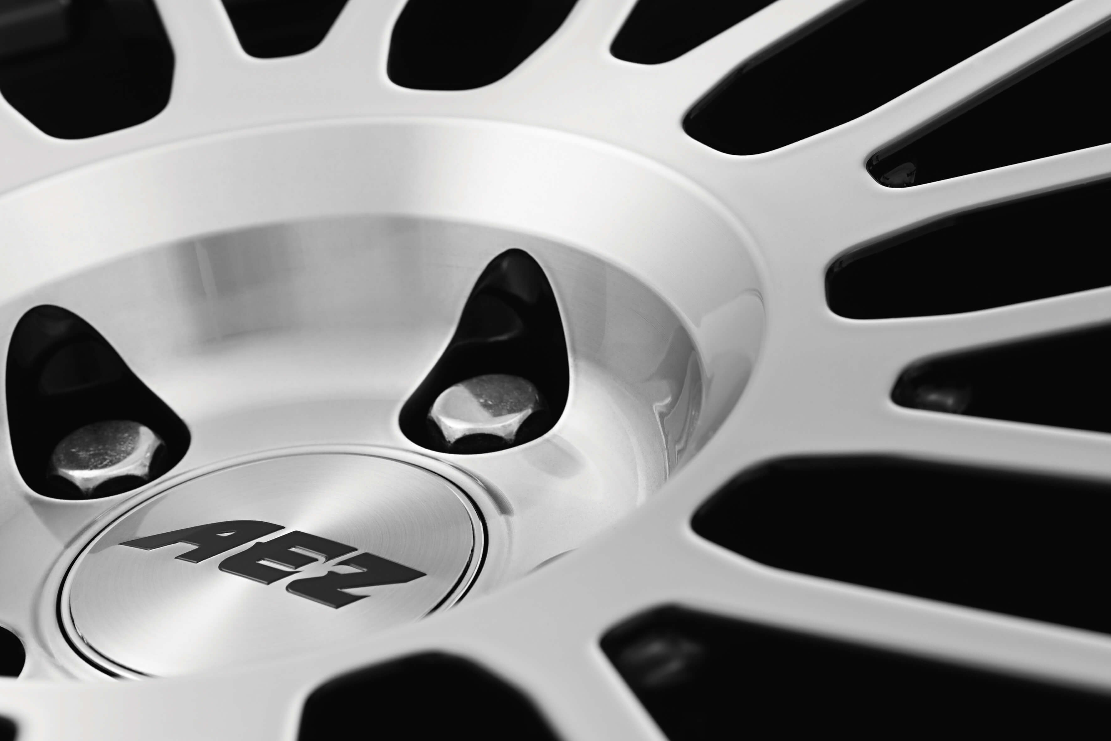 AEZ Strike alloy wheel detail wheel centre 