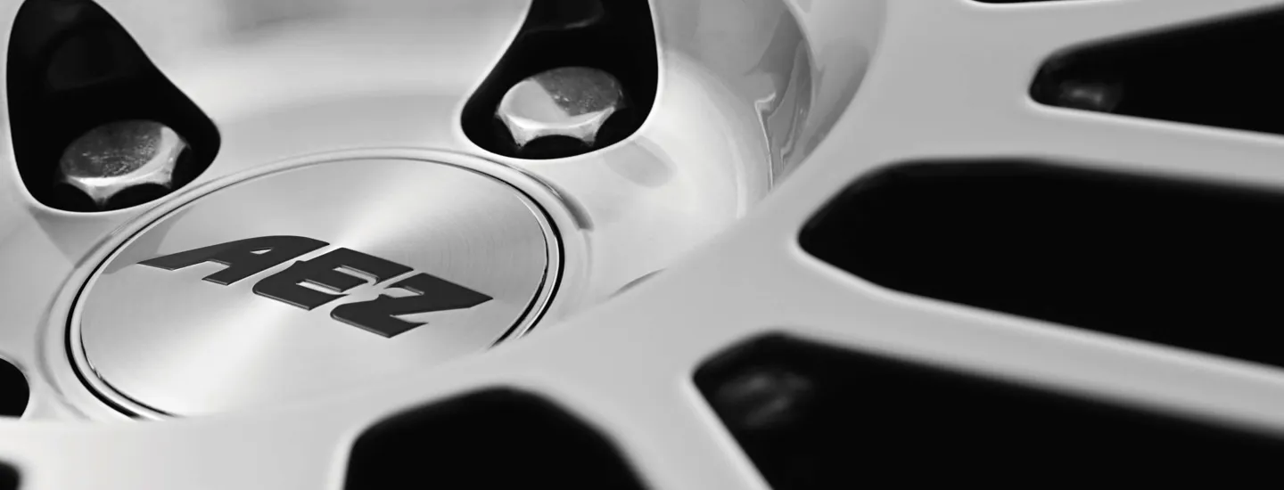 AEZ Strike alloy wheel detail wheel centre