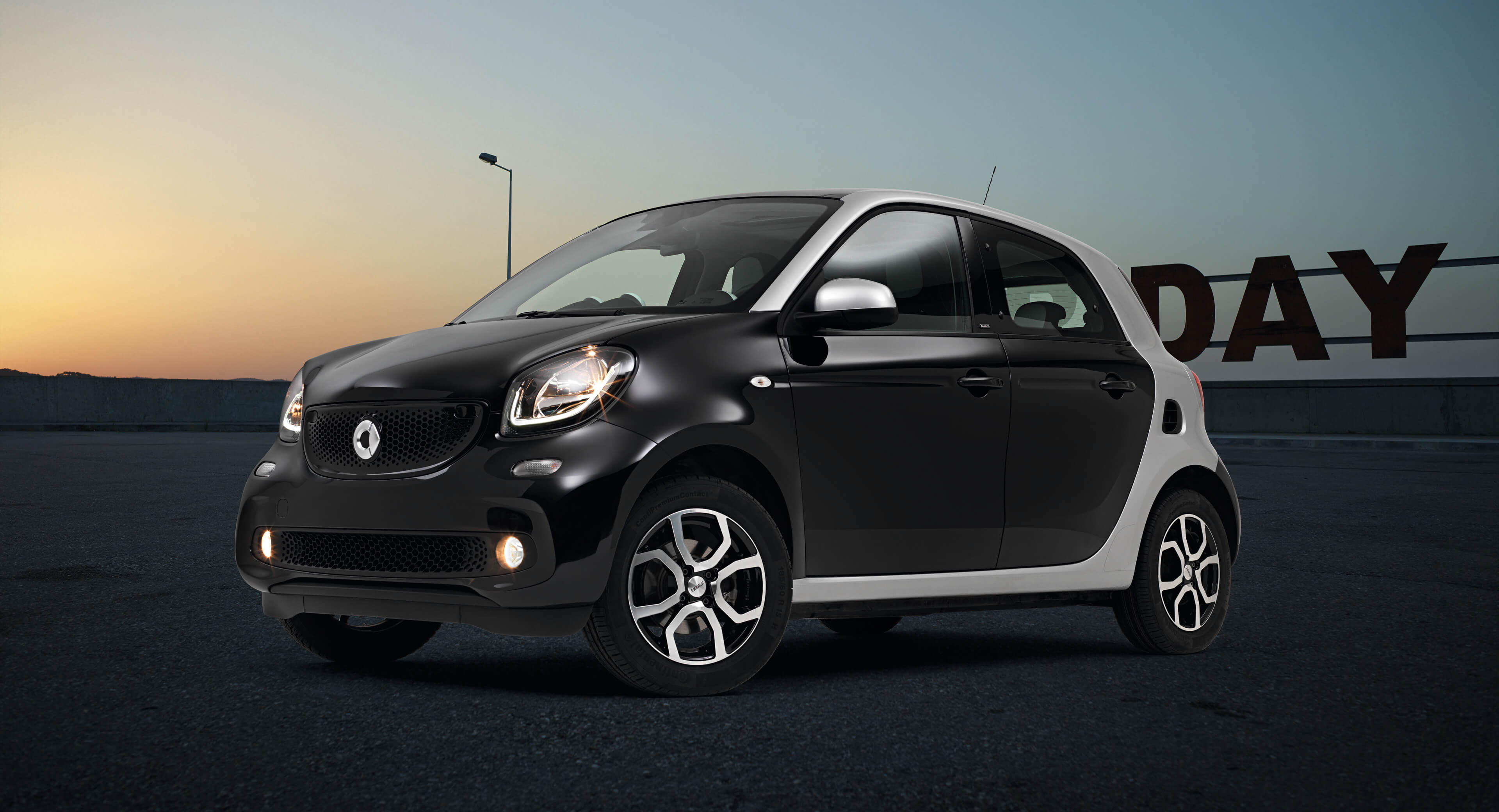 DEZENT TS dark alloy wheel for Smart fortwo und forfour