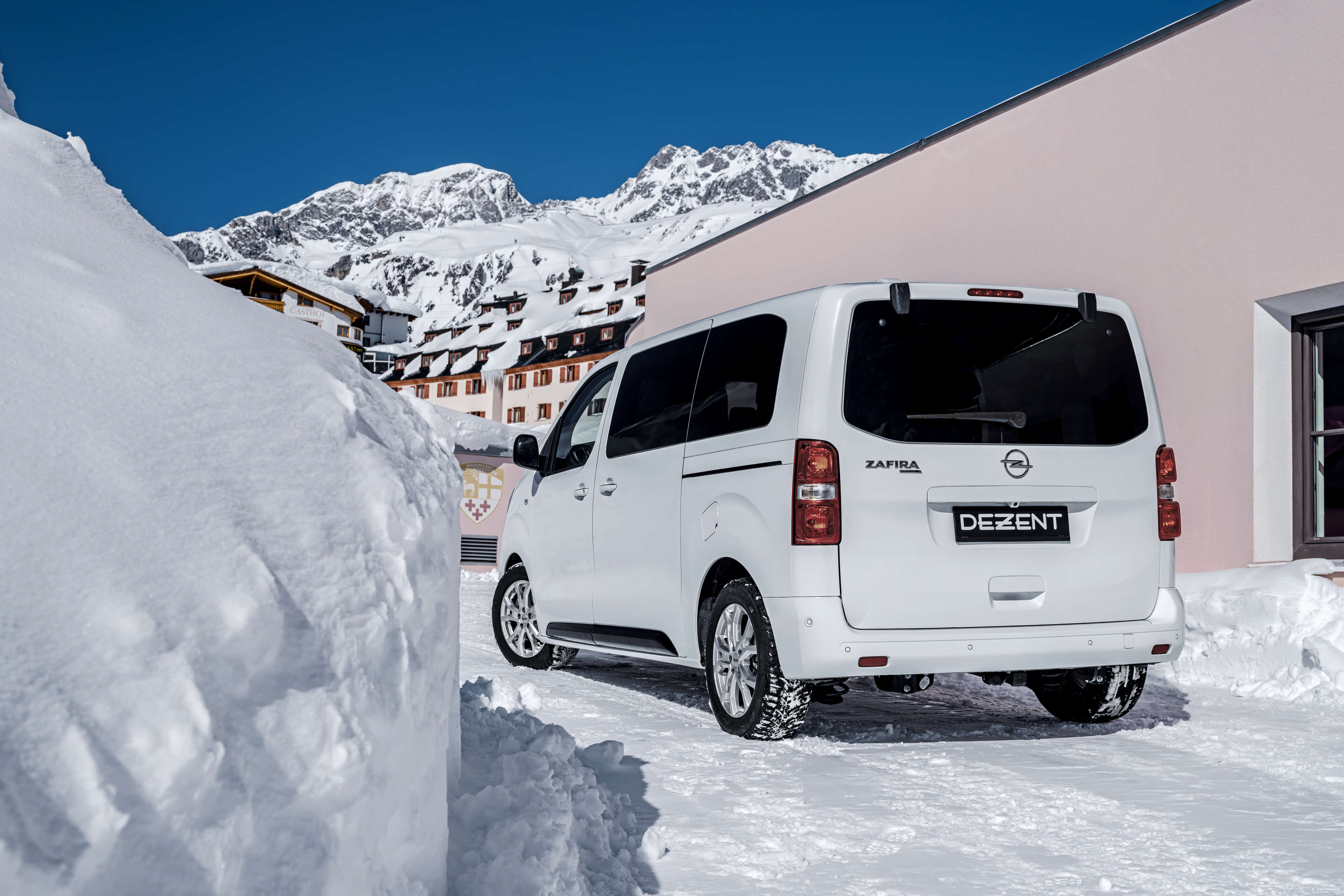 DEZENT TV silver OPEL Zafira Life Heck