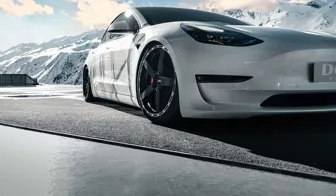 DOTZ MarinaBay dark Tesla Model 3 frontal