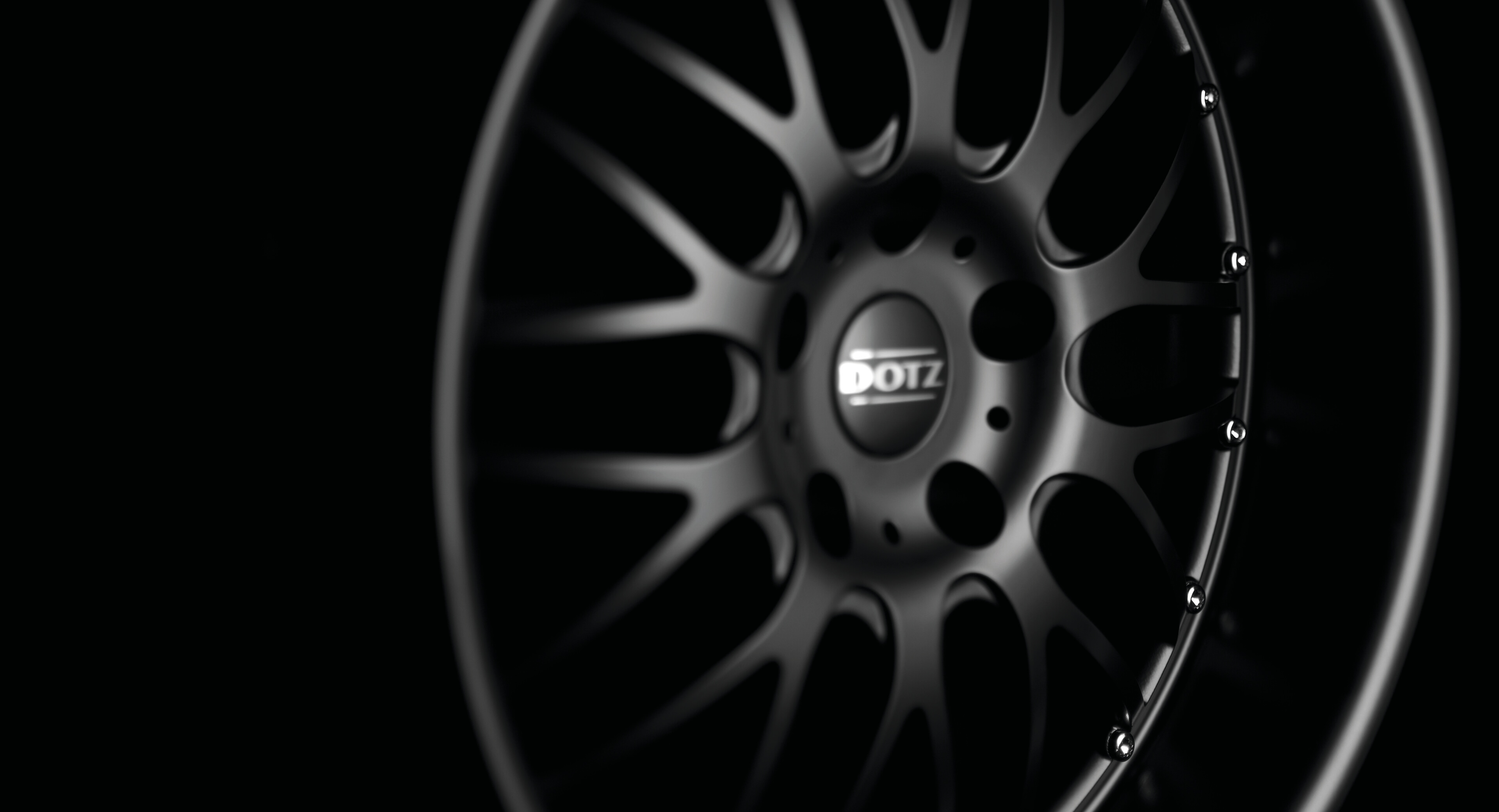 DOTZ Mugello dark detail