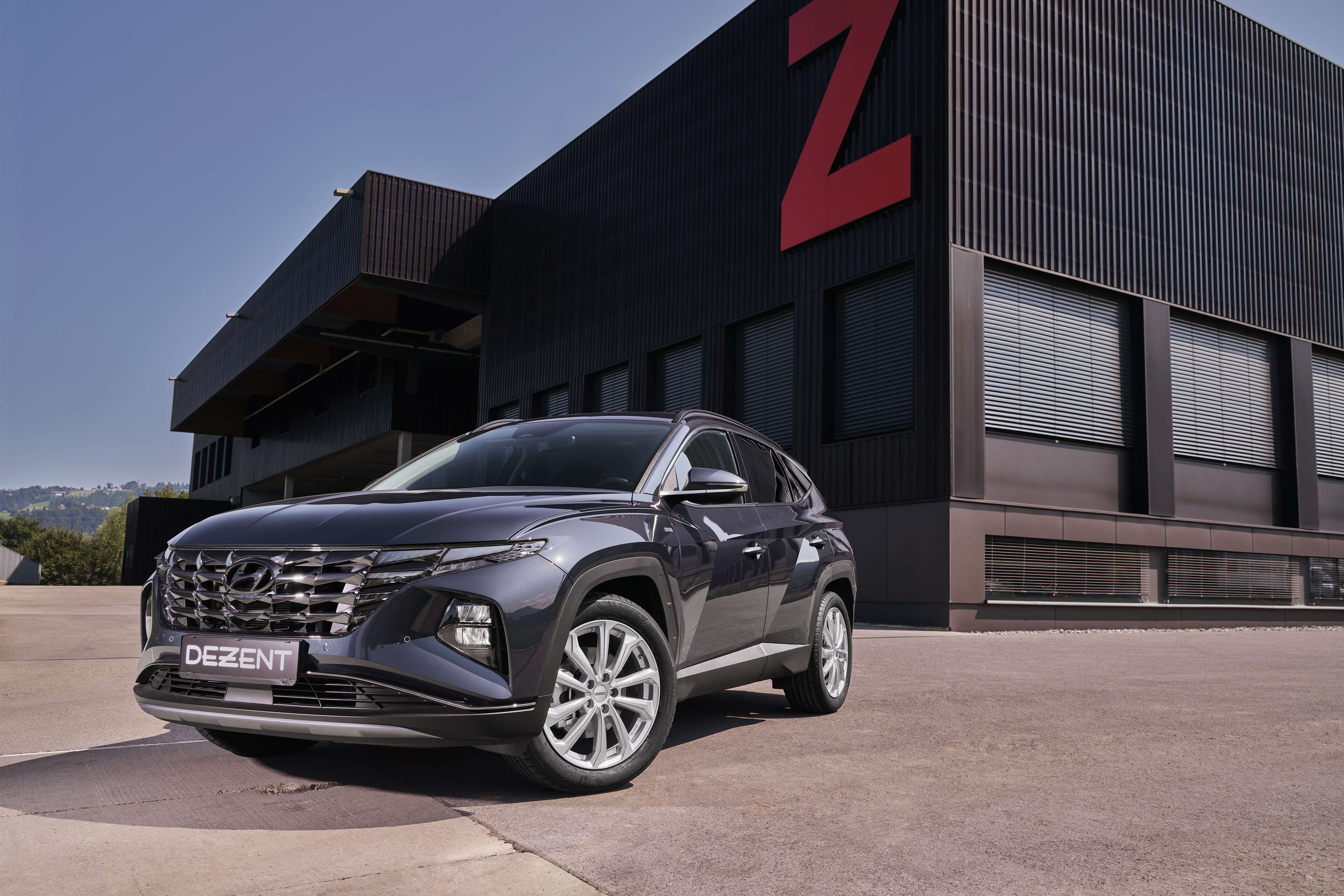 DEZENT KS silver Hyundai Tucson Front