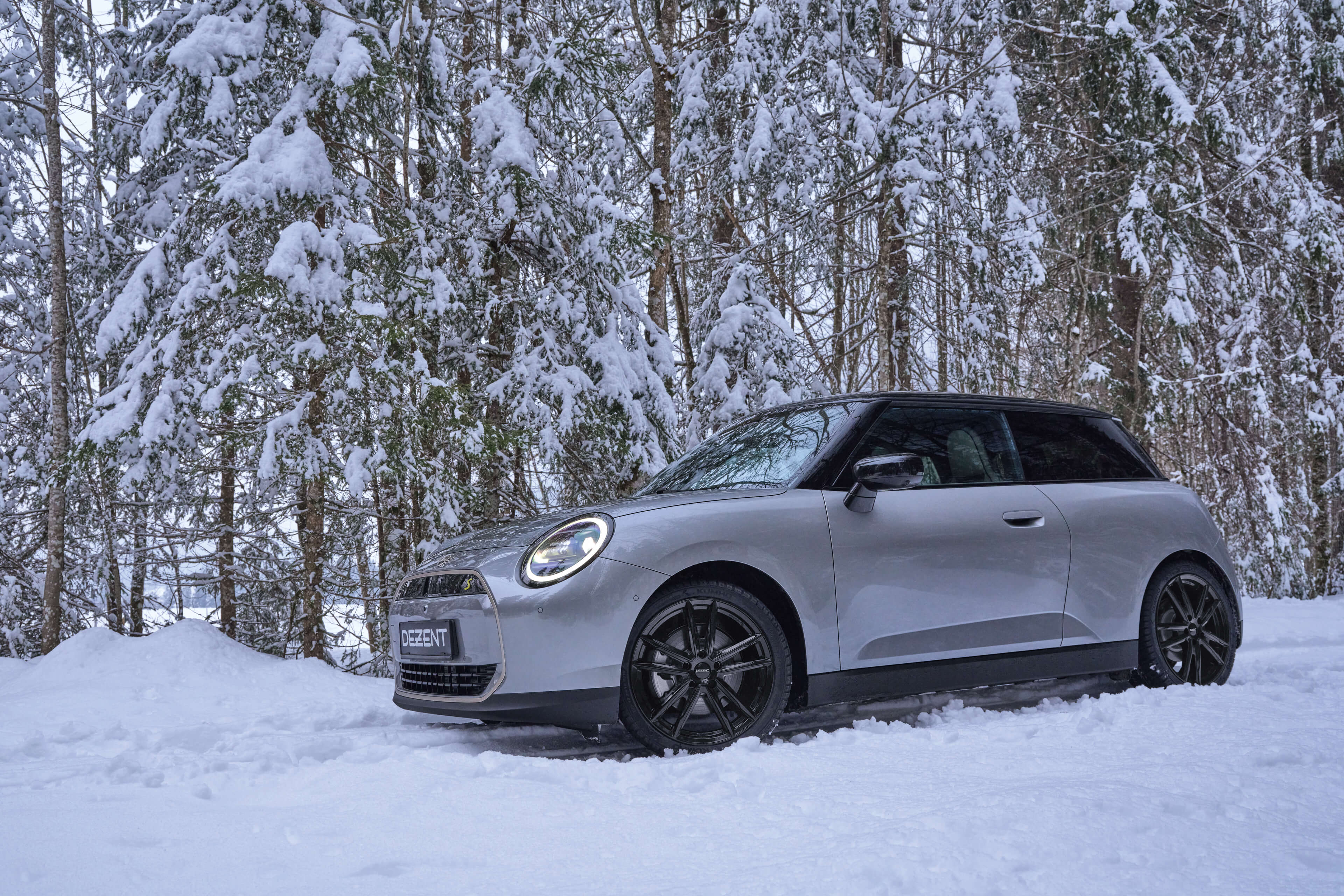 DEZENT KF black Mini Cooper front