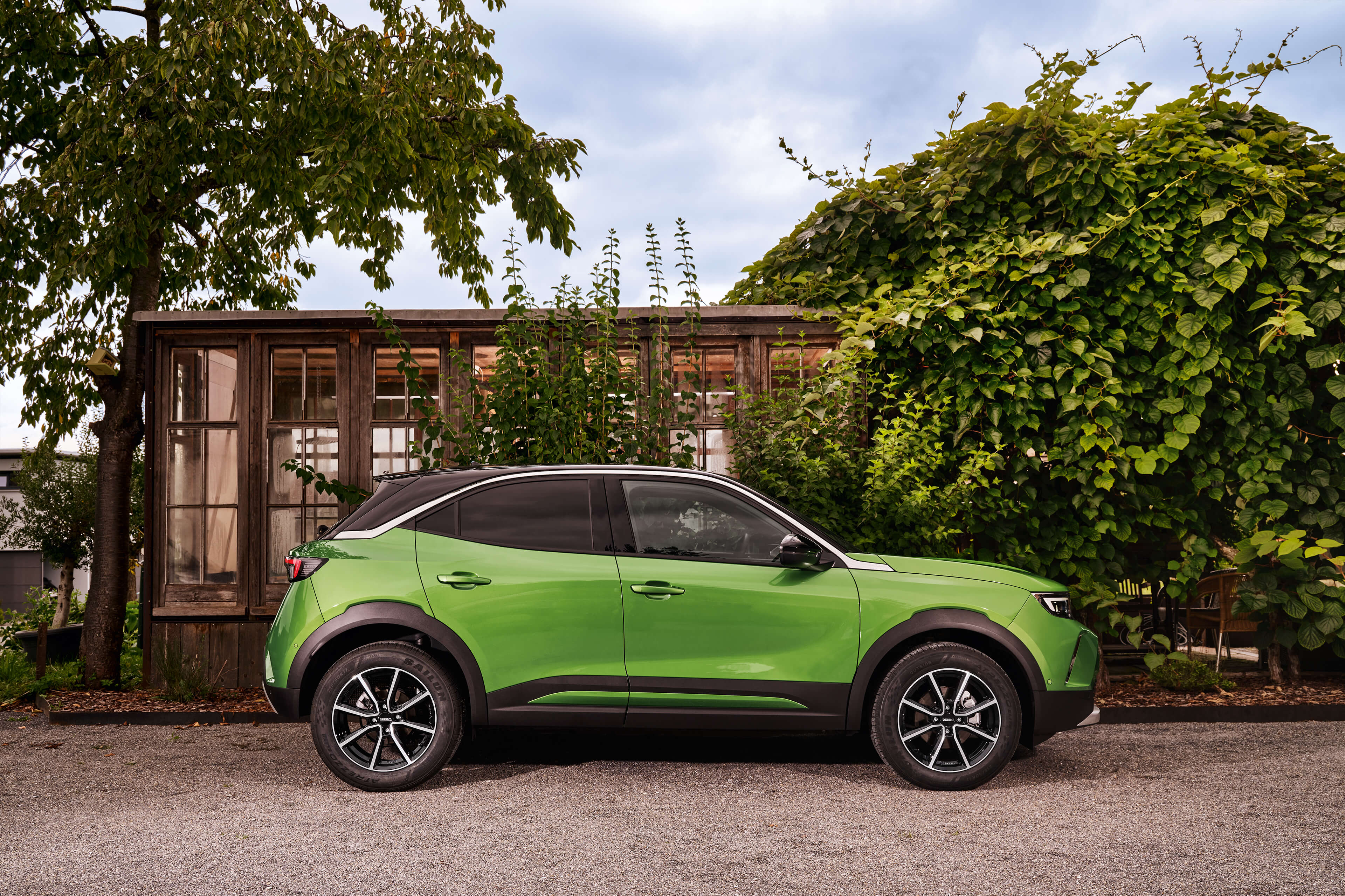 DEZENT TN dark Opel Mokka side