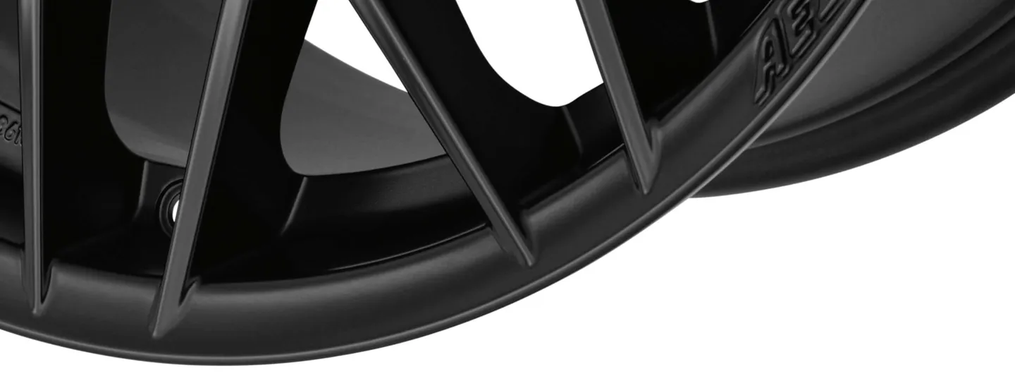 AEZ Antigua dark alloy rim detail above cross-spoke