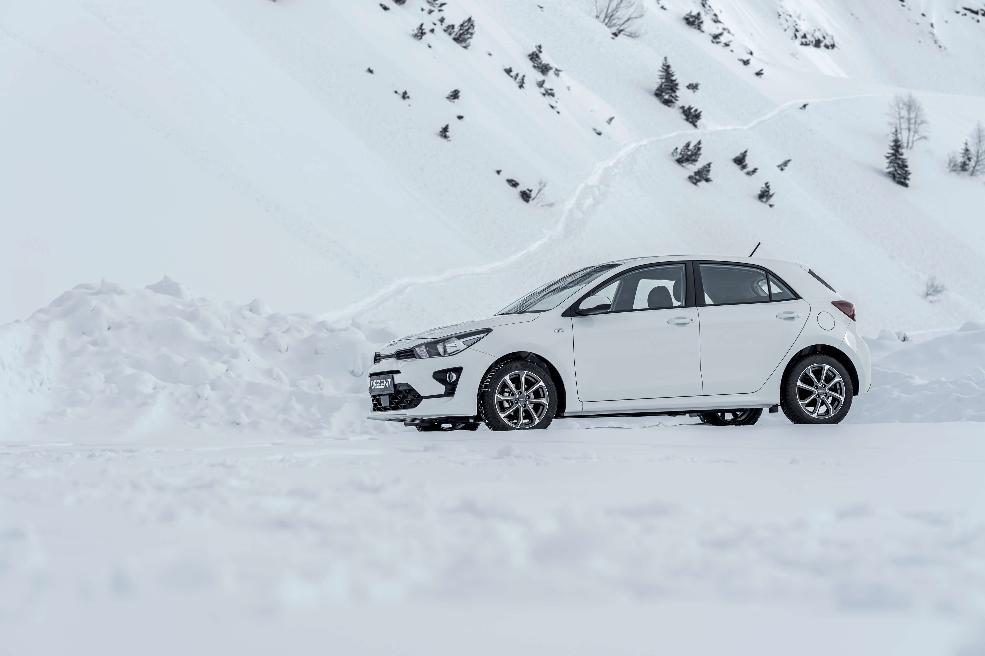 DEZENT KT dark KIA Rio Seite