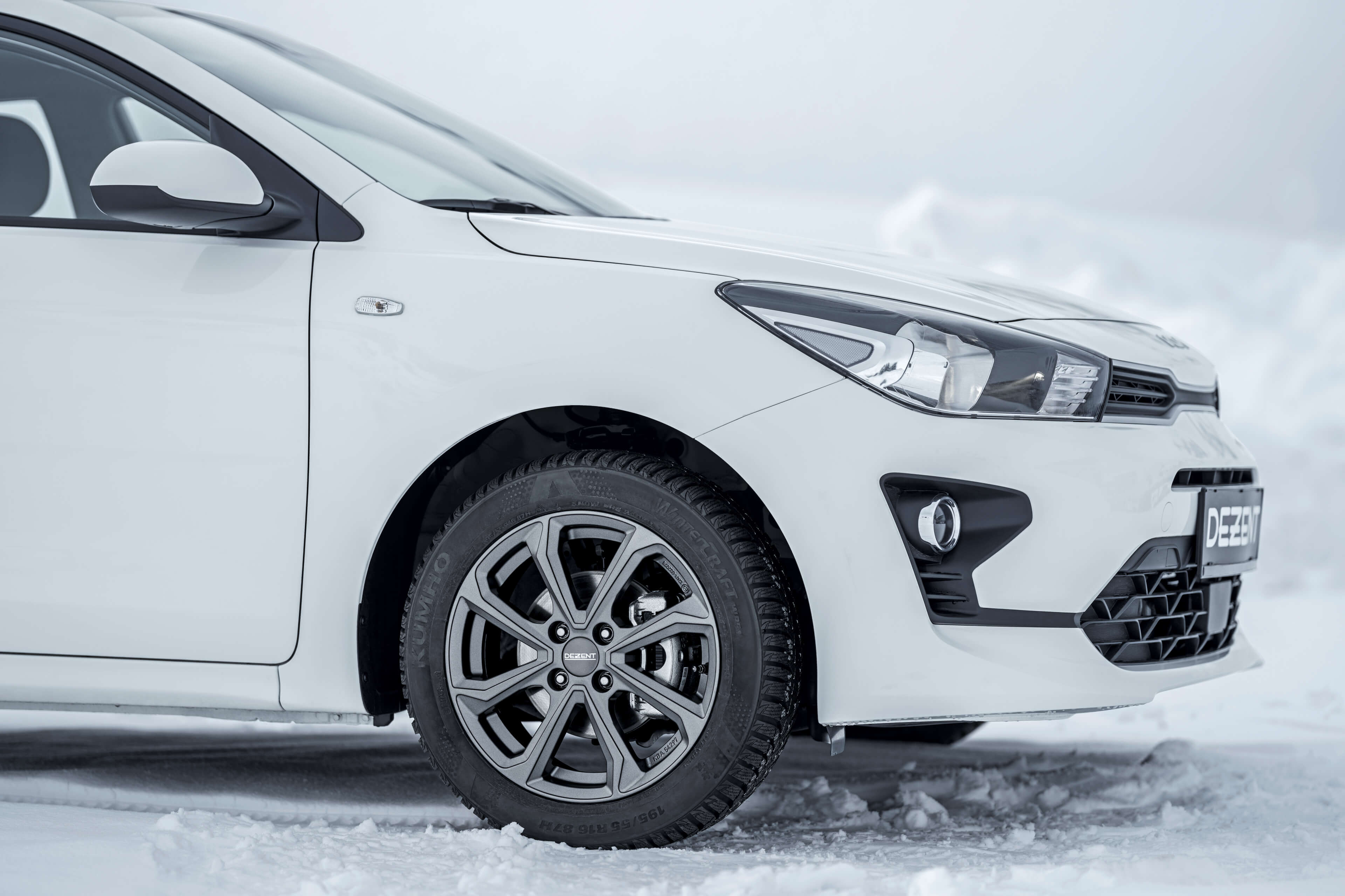 DEZENT KT graphite KIA Rio Seite