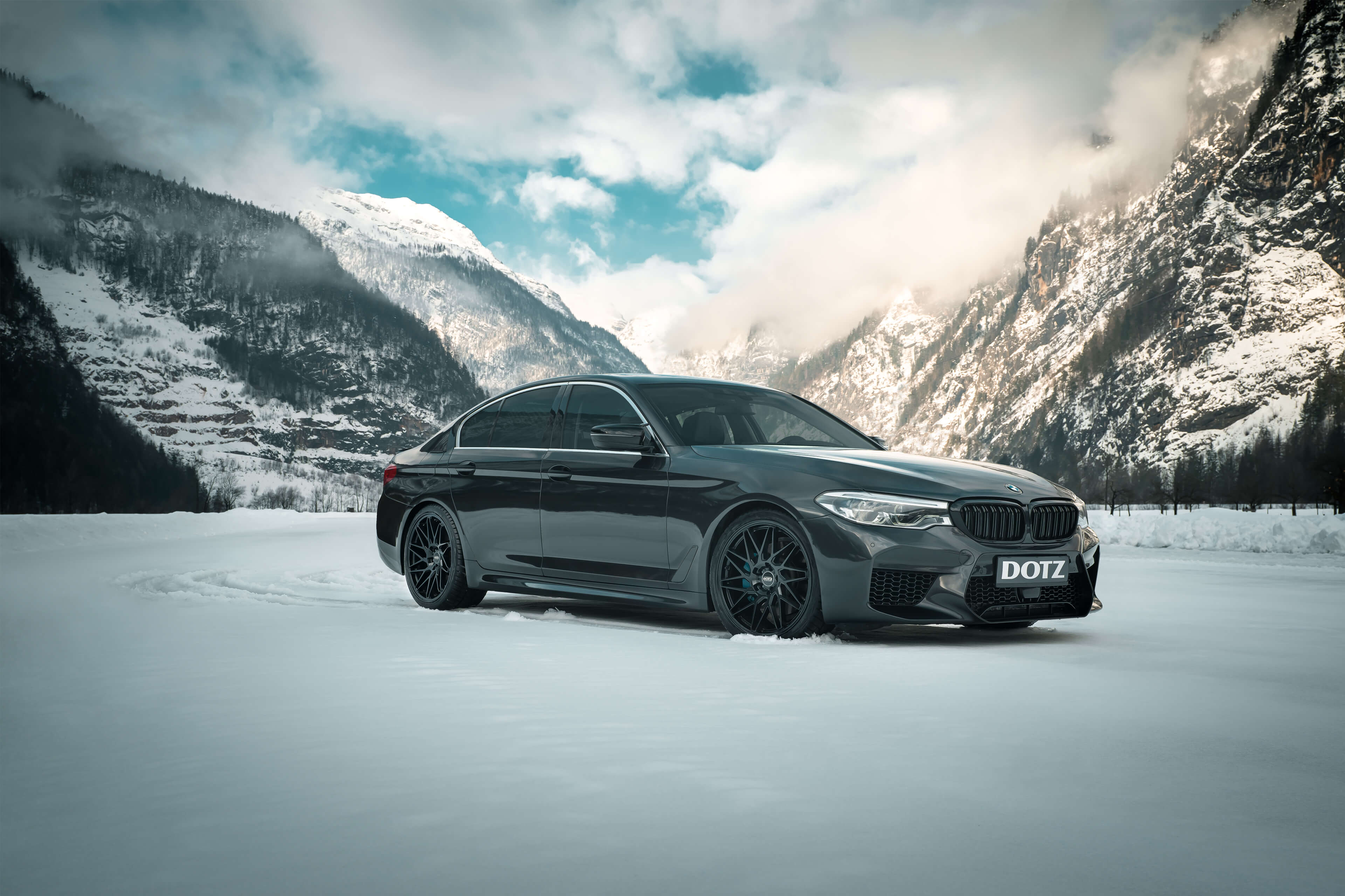 DOTZ Tanaka black BMW5 frontal