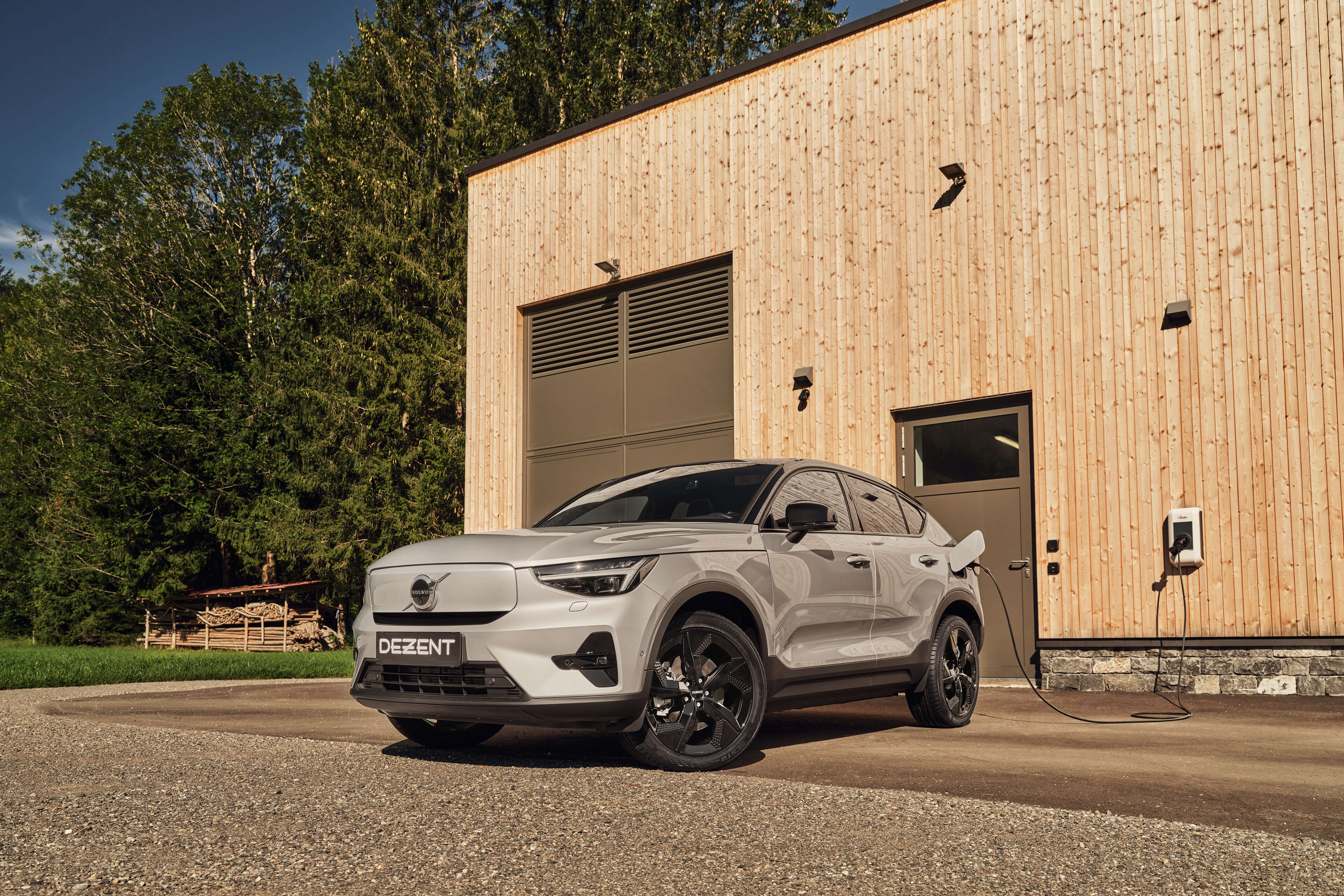 DEZENT AO black Volvo C40 Front