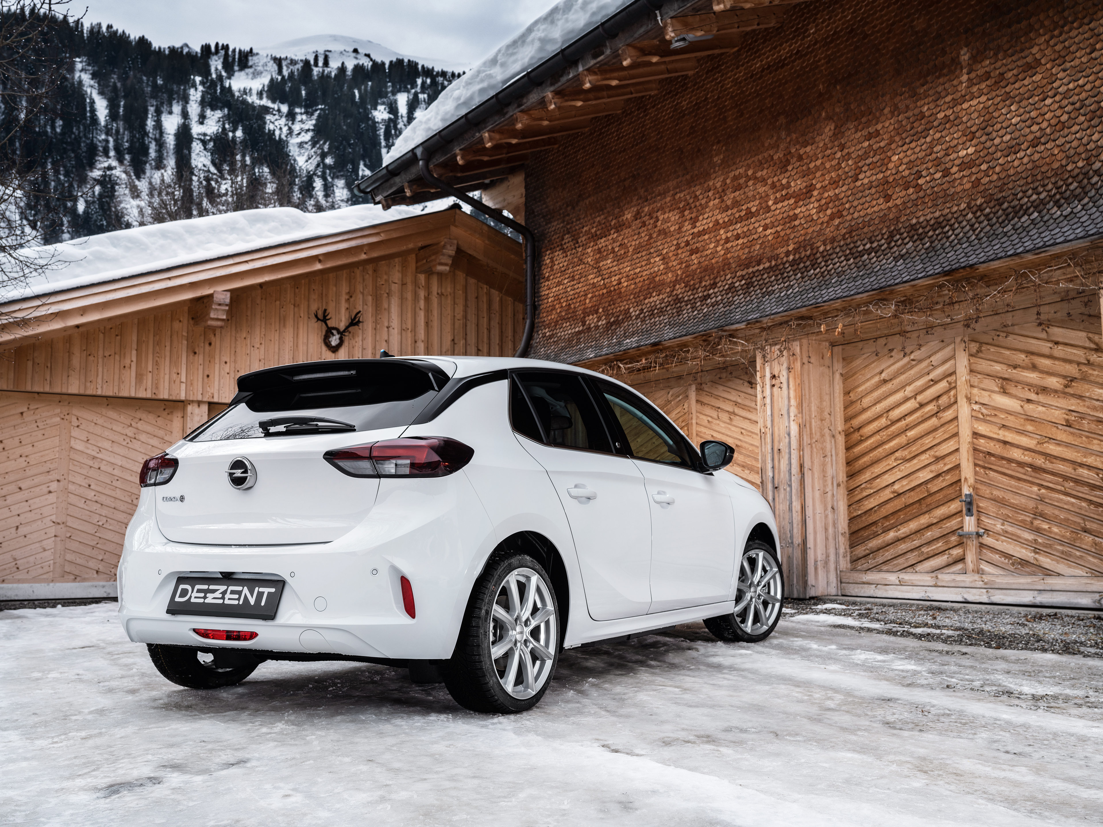 DEZENT TN Silver auf Opel Corsa