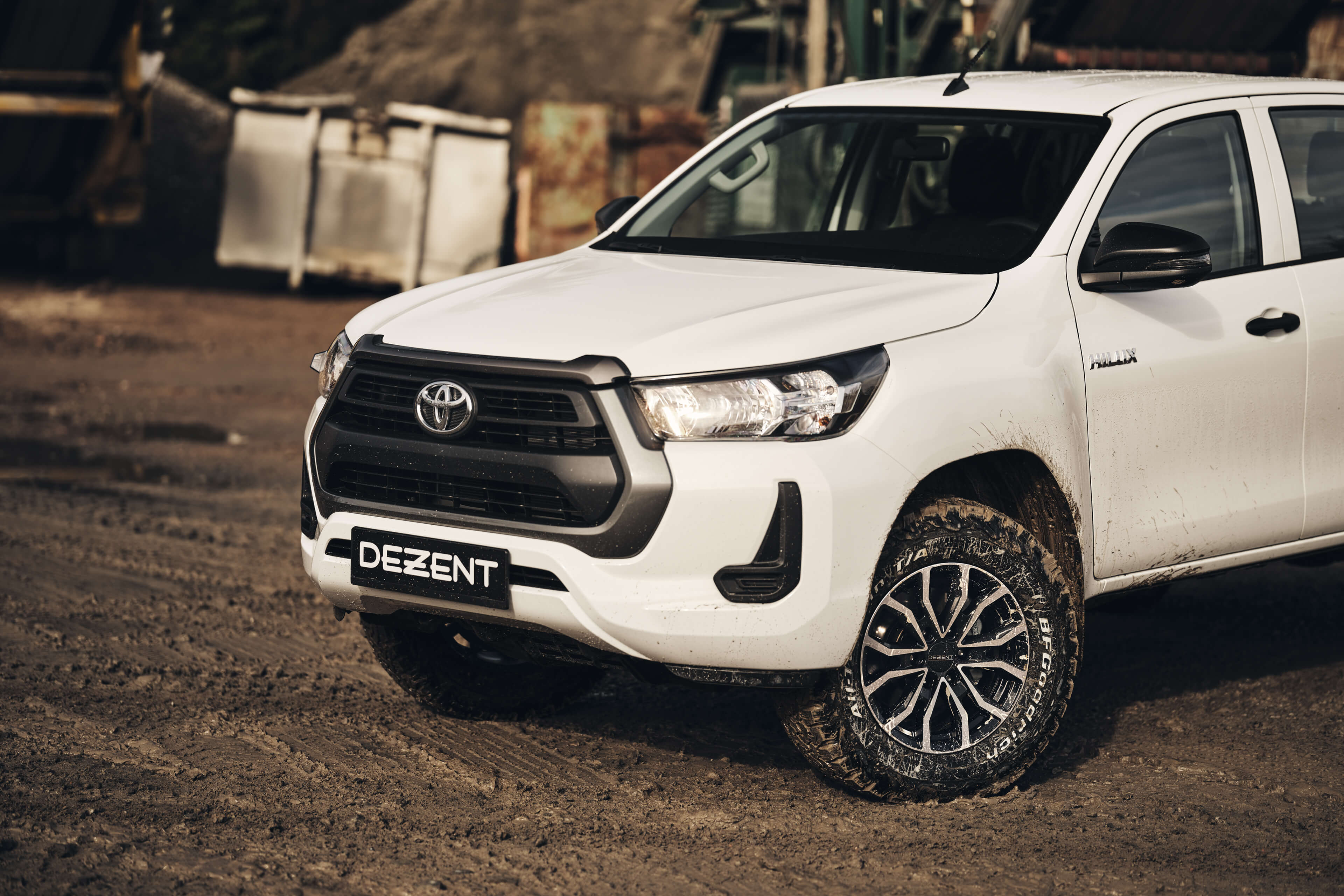 DEZENT KC dark Toyota Hilux Front