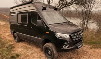 DOTZ 4x4 Modular dark Mercedes Sprinter GCS